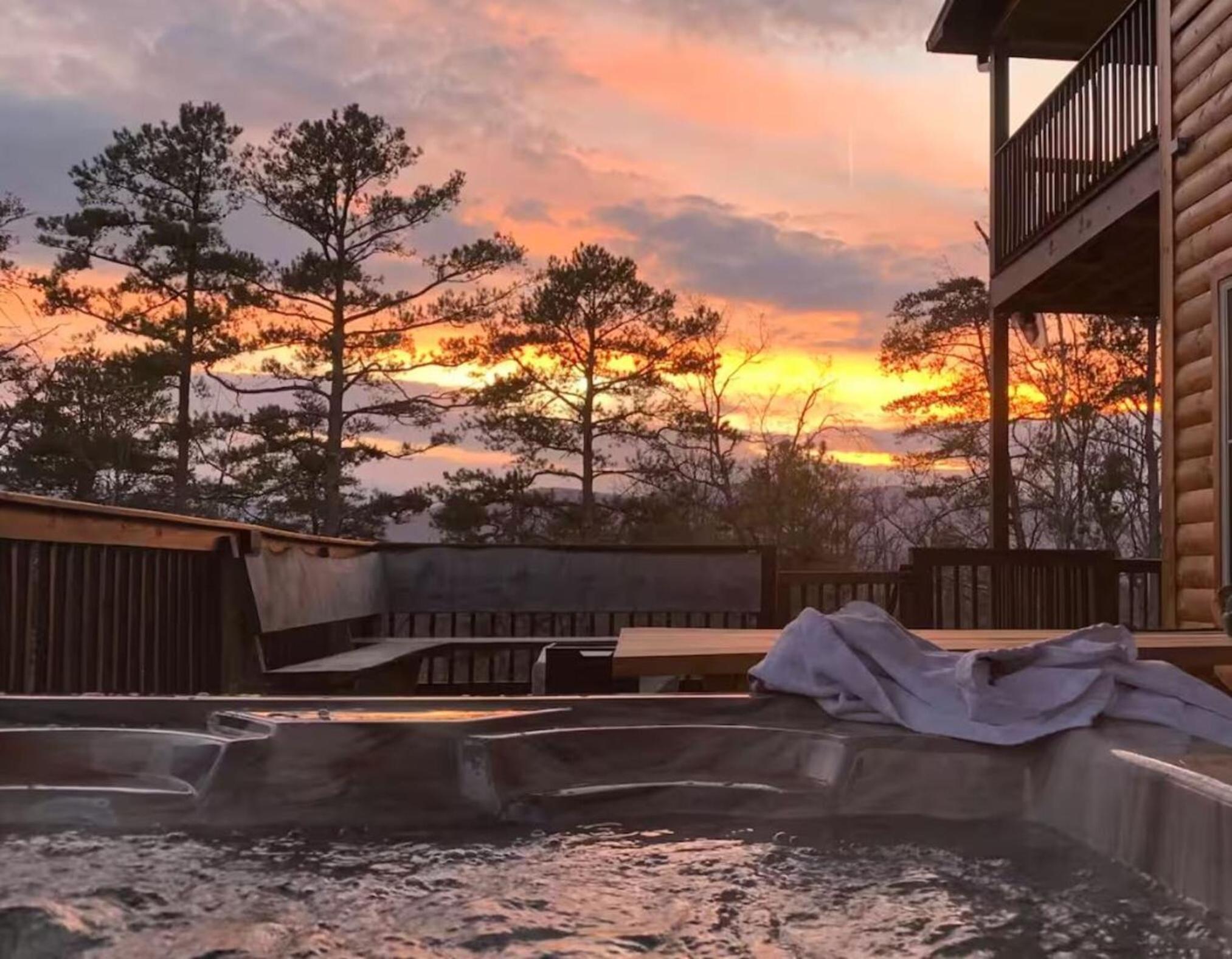 Timber Log Cabin Hot Tub,Pool Table Games MORE