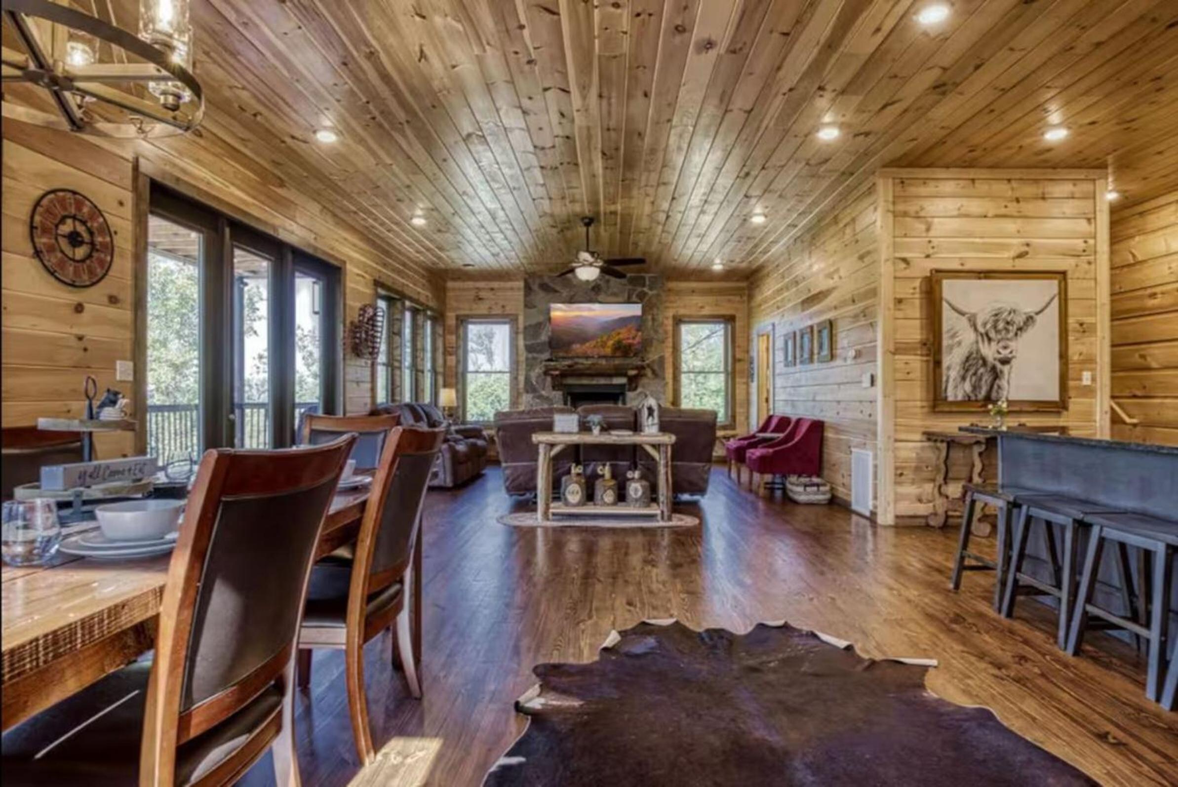 Timber Log Cabin Hot Tub,Pool Table Games MORE