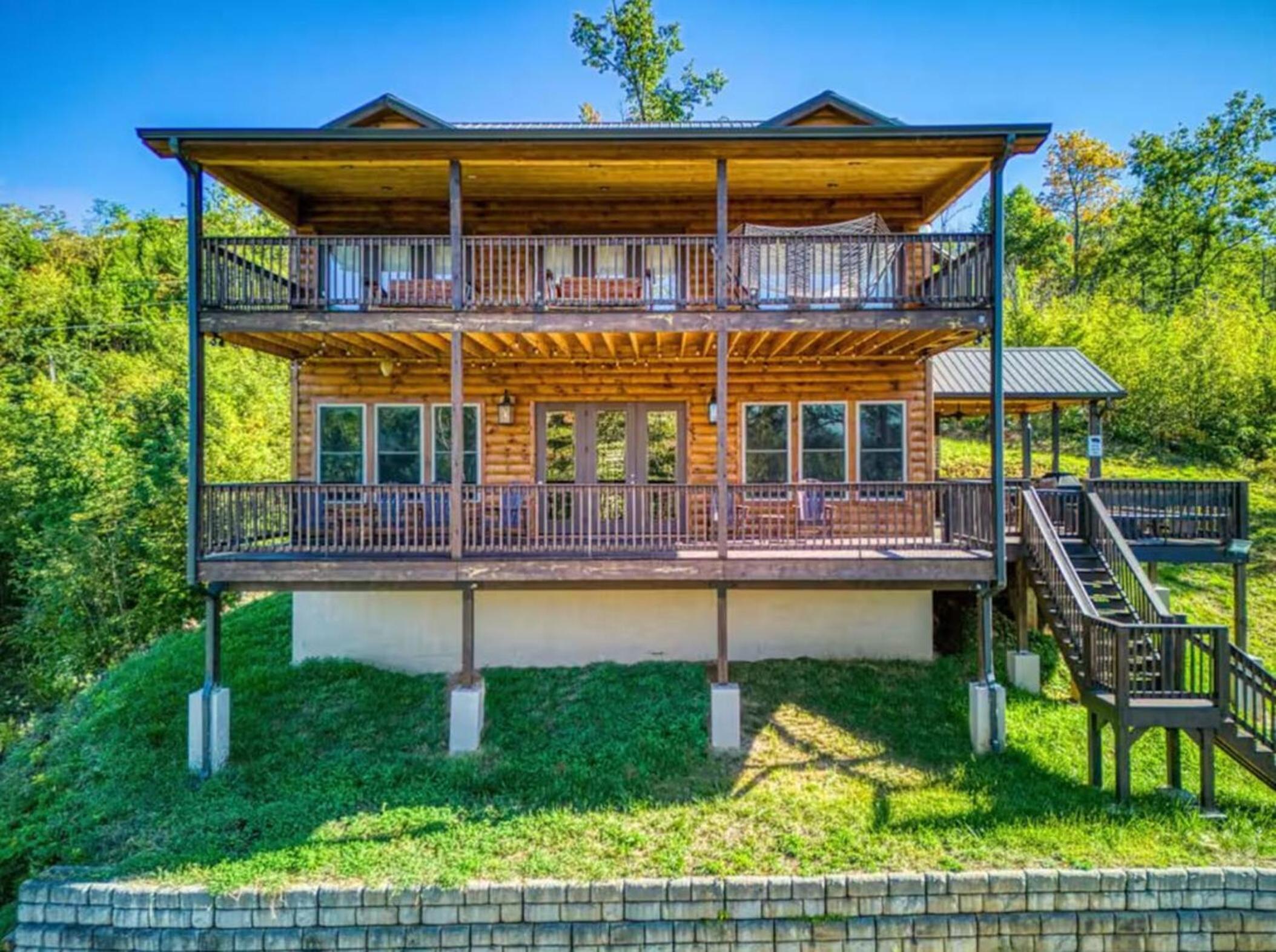 Timber Log Cabin Hot Tub,Pool Table Games MORE