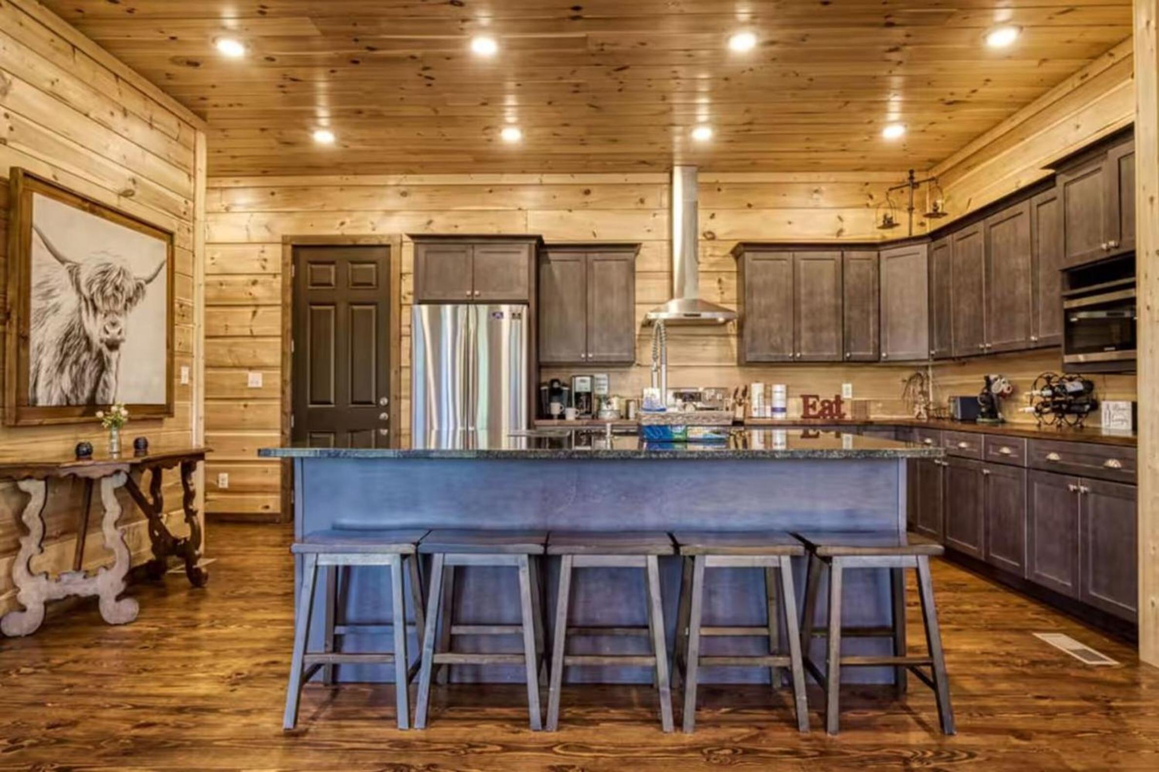 Timber Log Cabin Hot Tub,Pool Table Games MORE
