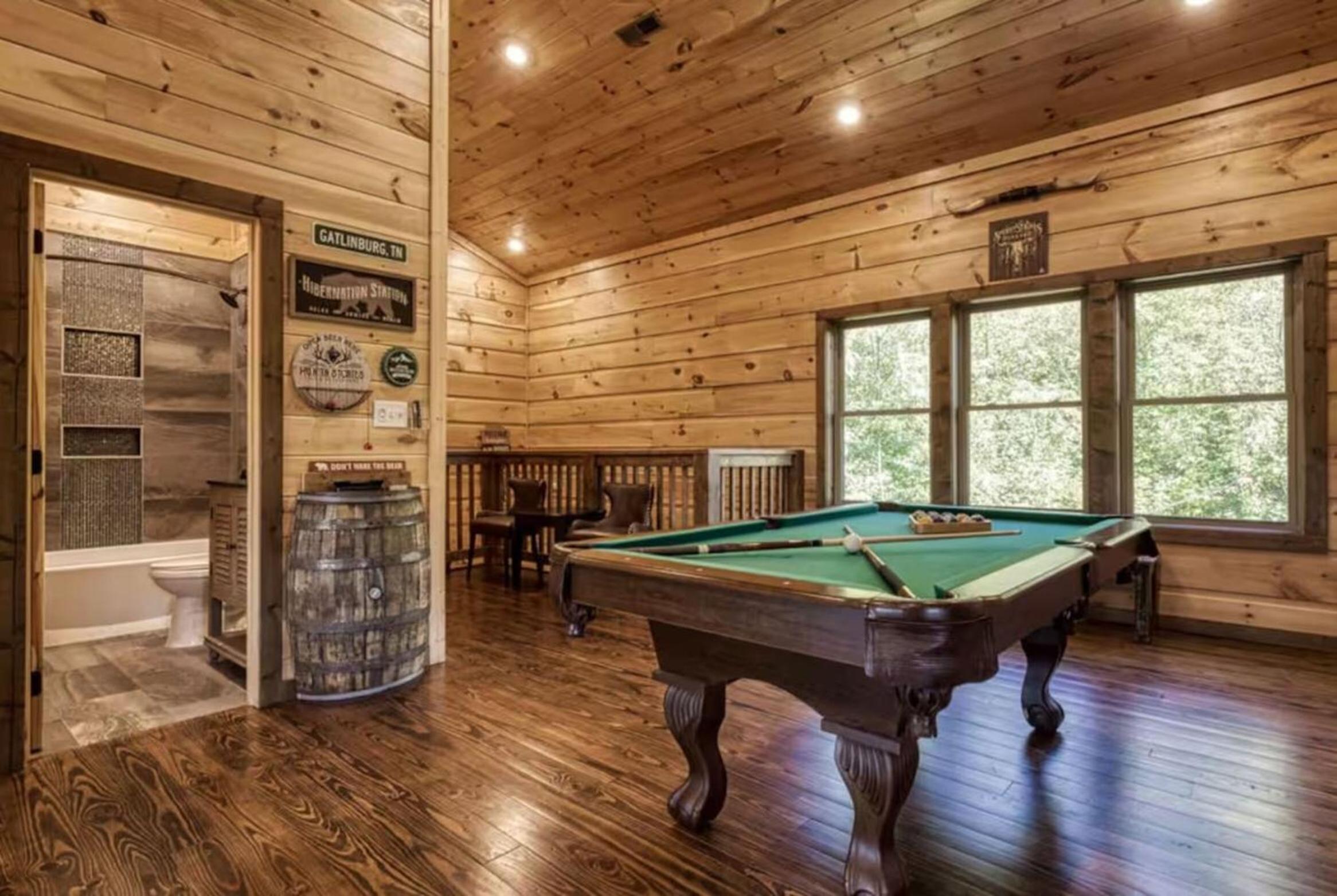 Timber Log Cabin Hot Tub,Pool Table Games MORE