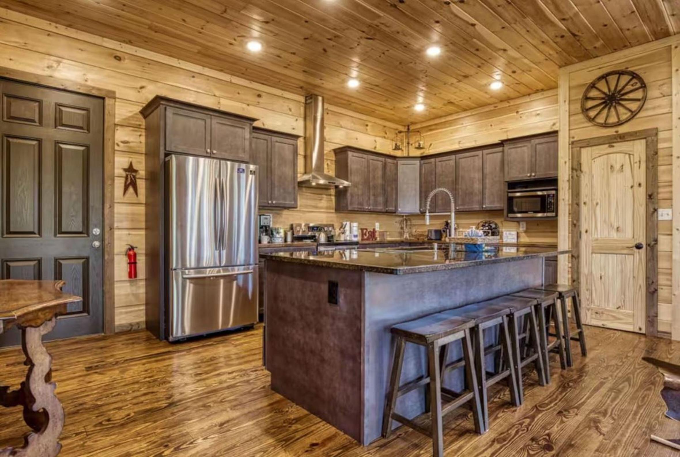 Timber Log Cabin Hot Tub,Pool Table Games MORE