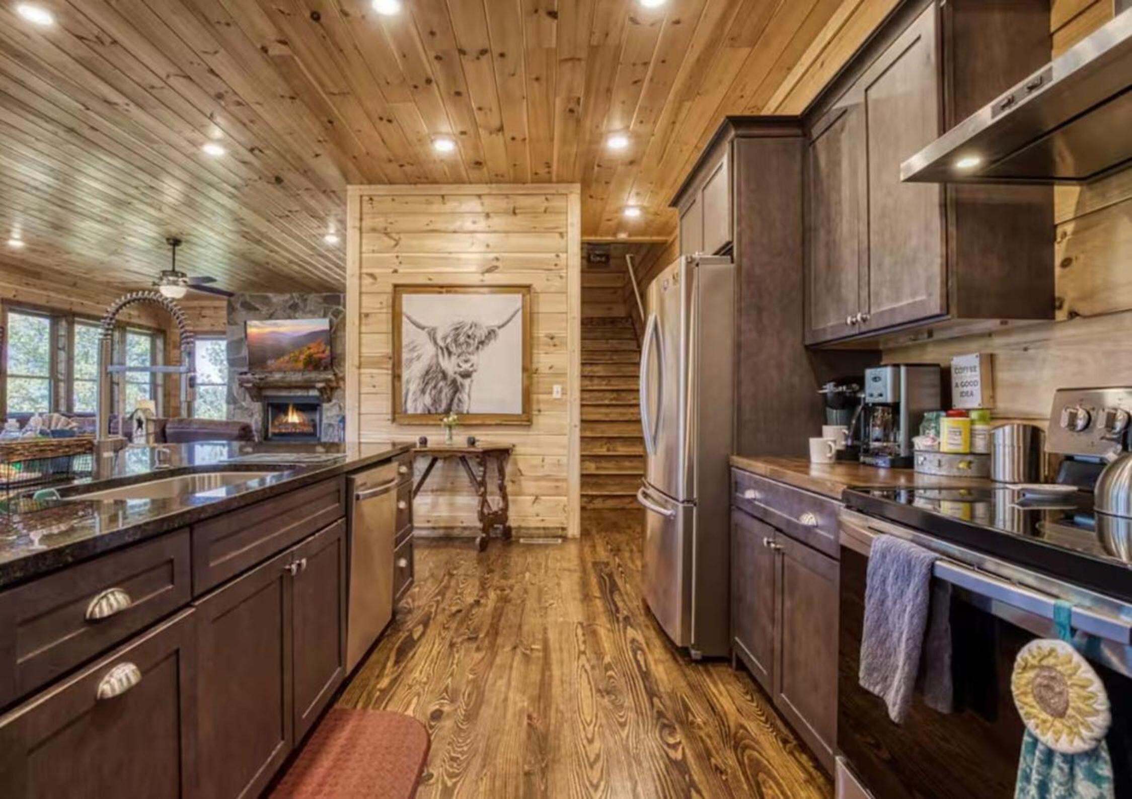 Timber Log Cabin Hot Tub,Pool Table Games MORE