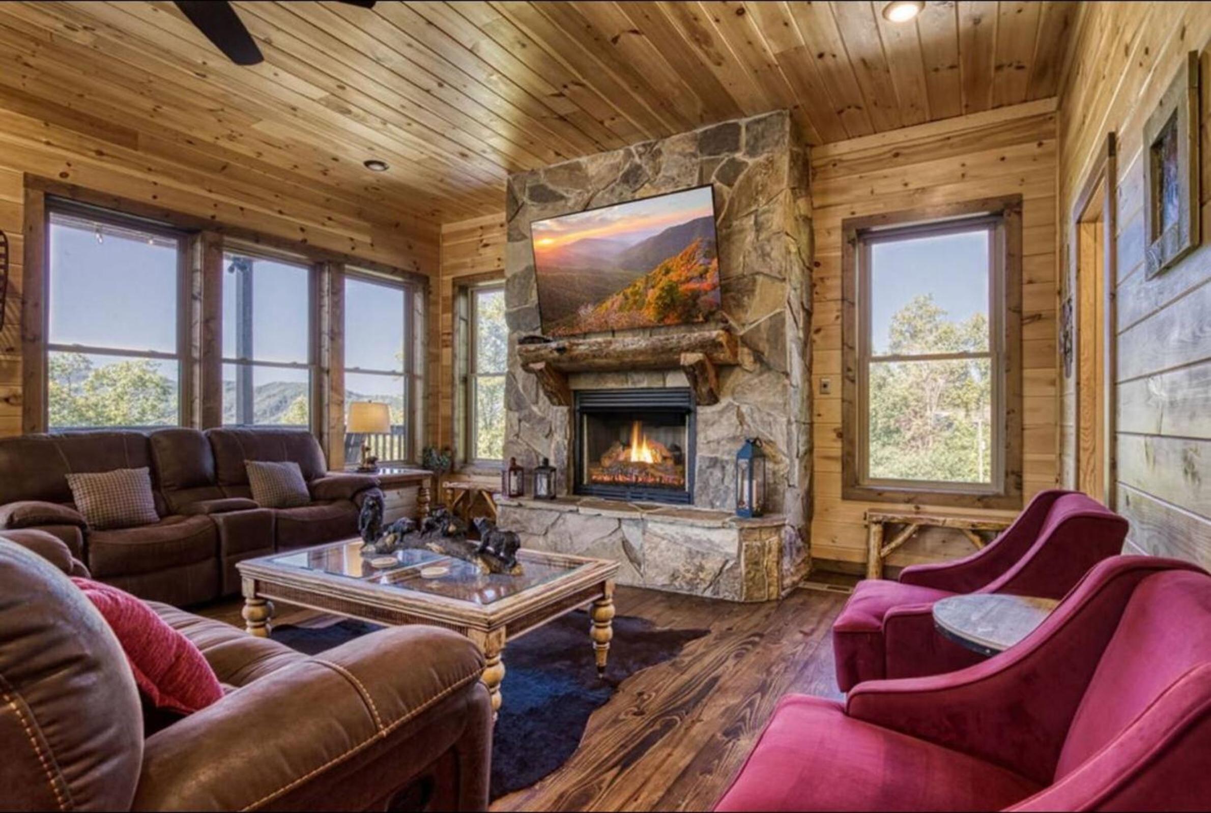 Timber Log Cabin Hot Tub,Pool Table Games MORE