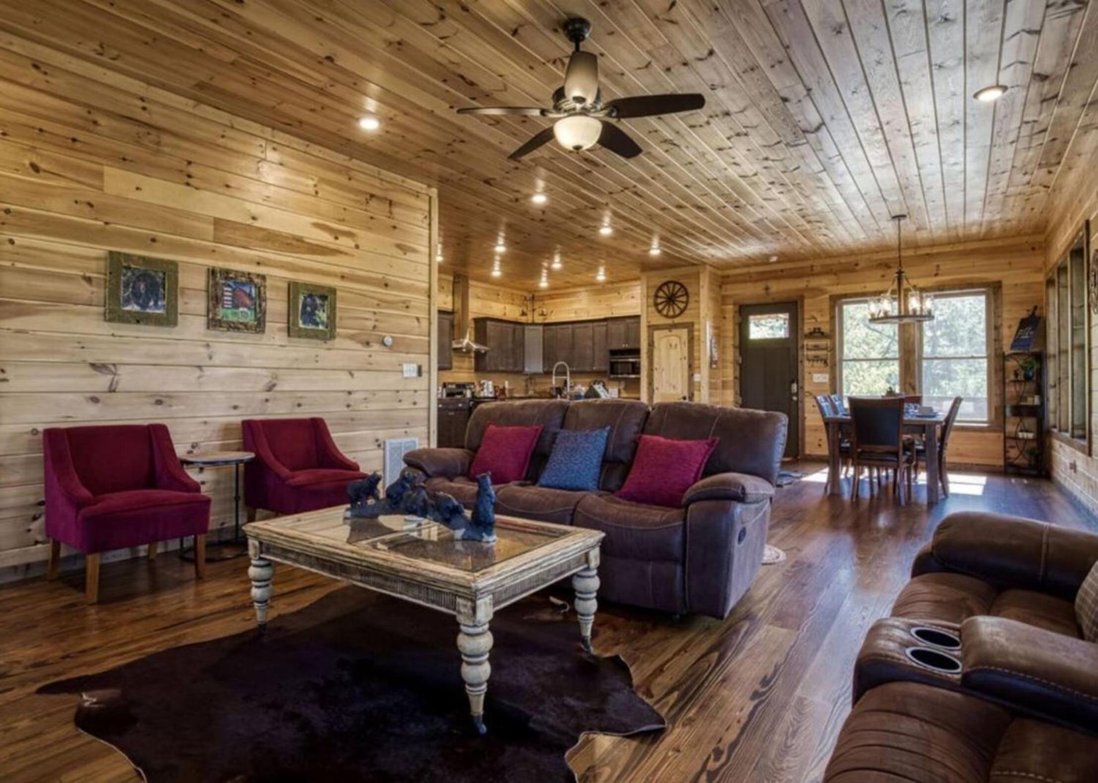 Timber Log Cabin Hot Tub,Pool Table Games MORE