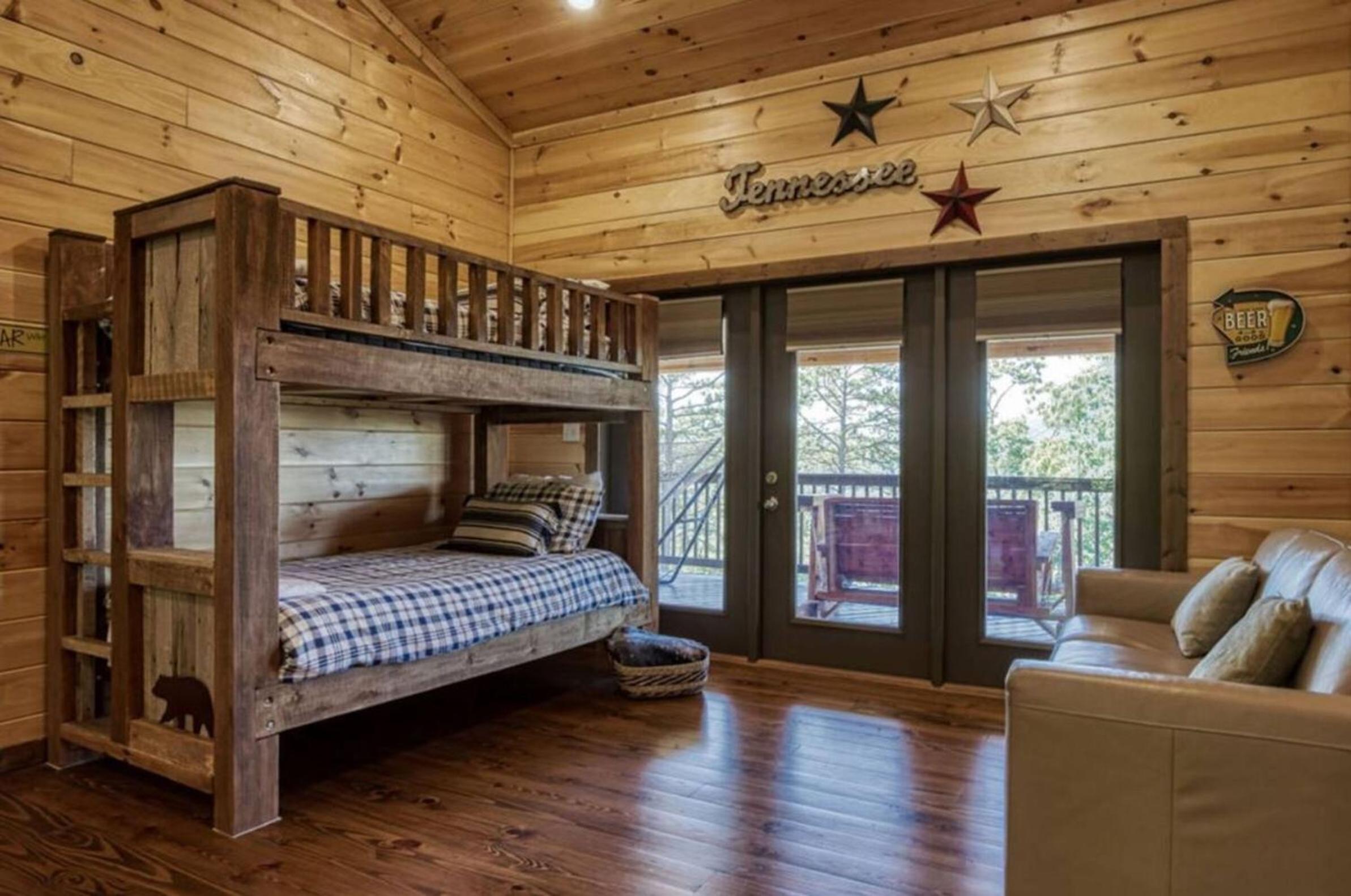 Timber Log Cabin Hot Tub,Pool Table Games MORE
