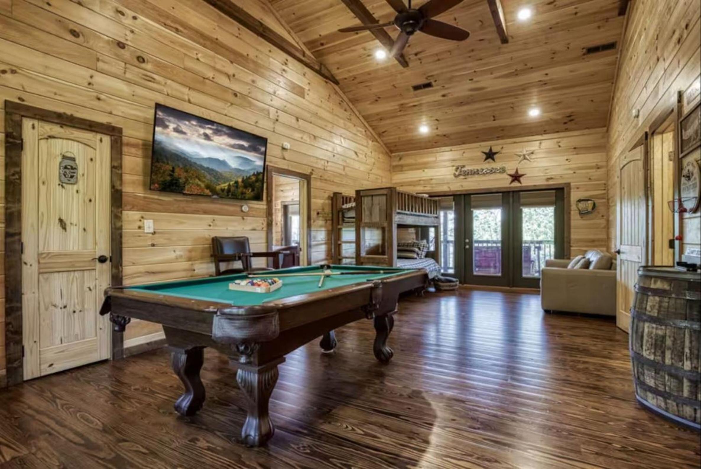 Timber Log Cabin Hot Tub,Pool Table Games MORE