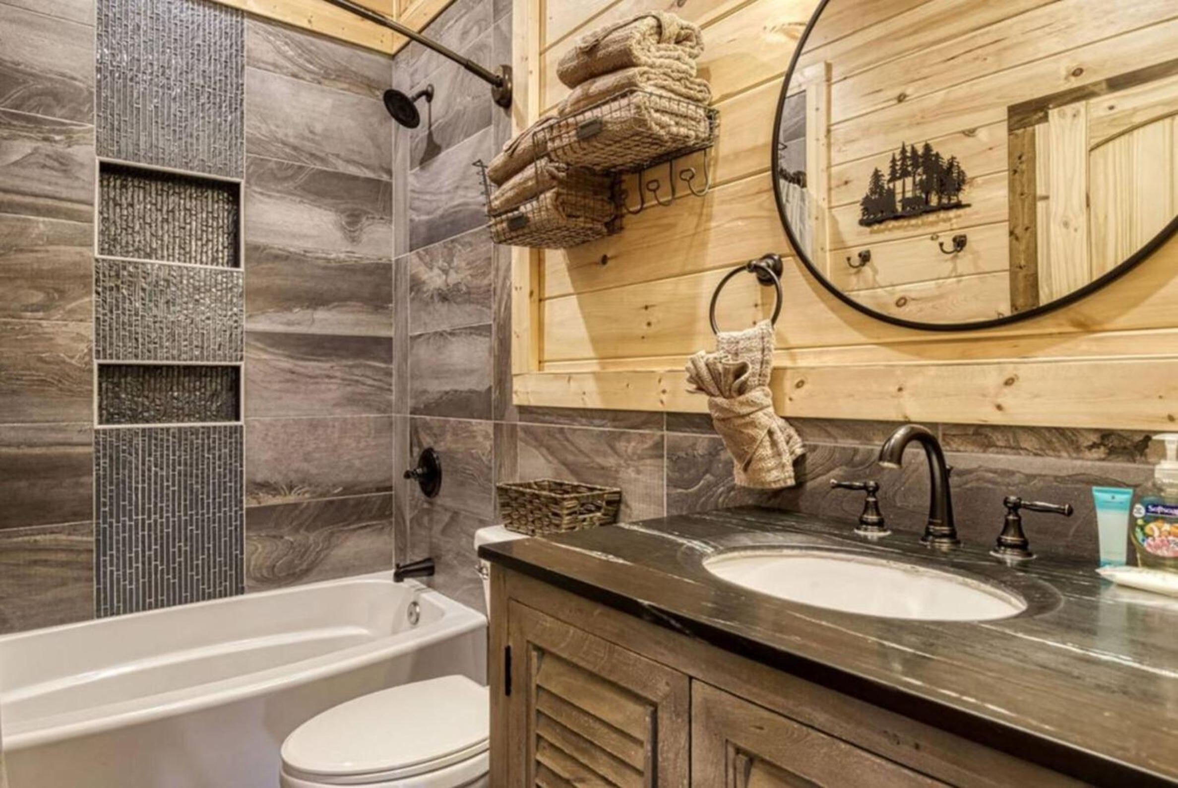Timber Log Cabin Hot Tub,Pool Table Games MORE