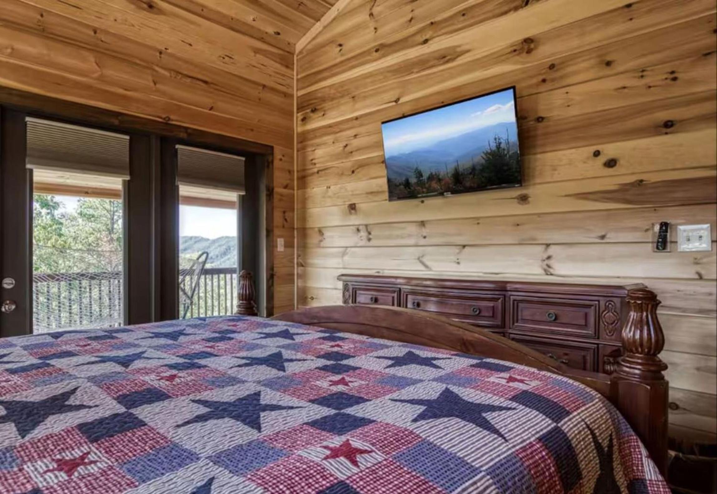 Timber Log Cabin Hot Tub,Pool Table Games MORE
