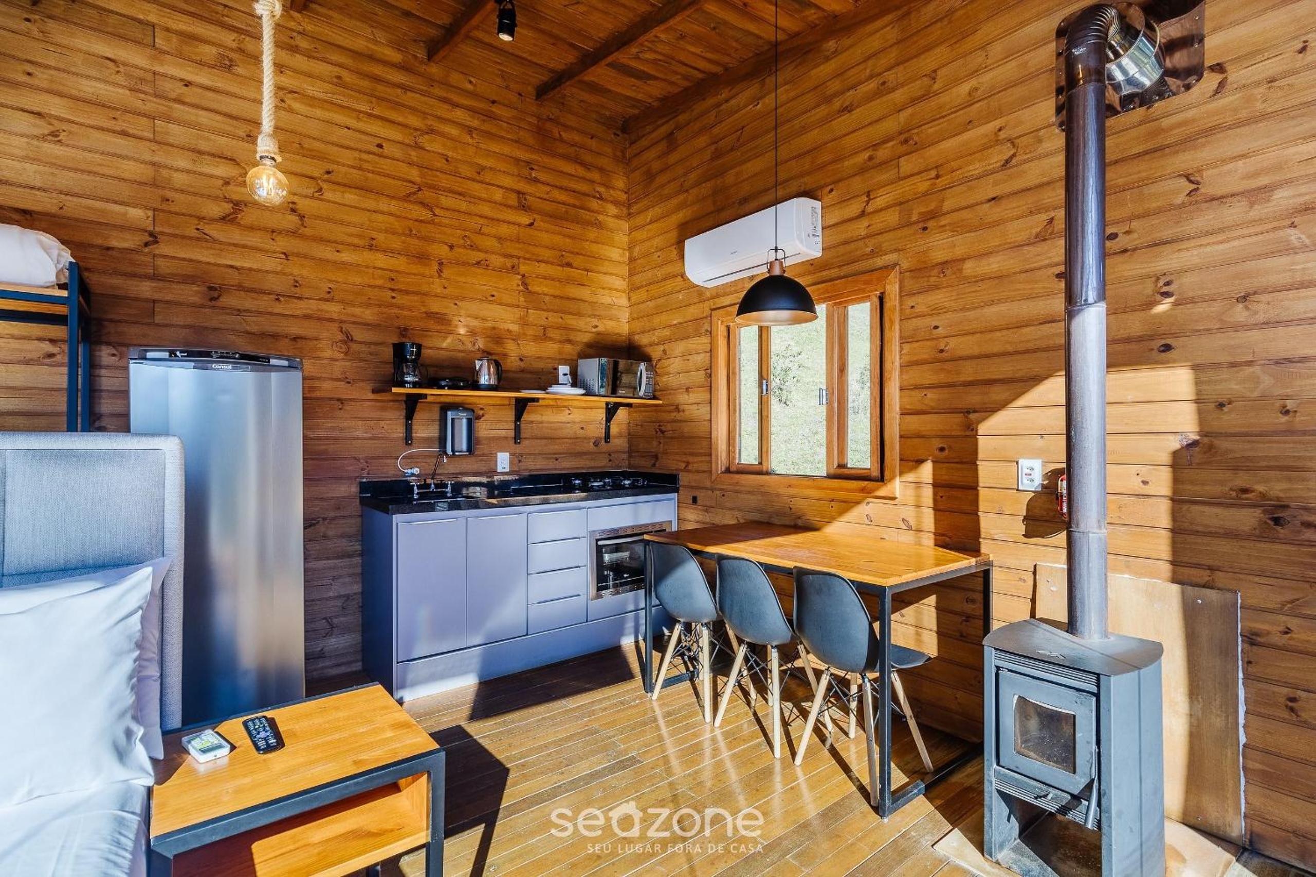 Cozy cabin with jacuzzi and fireplace – VST019
