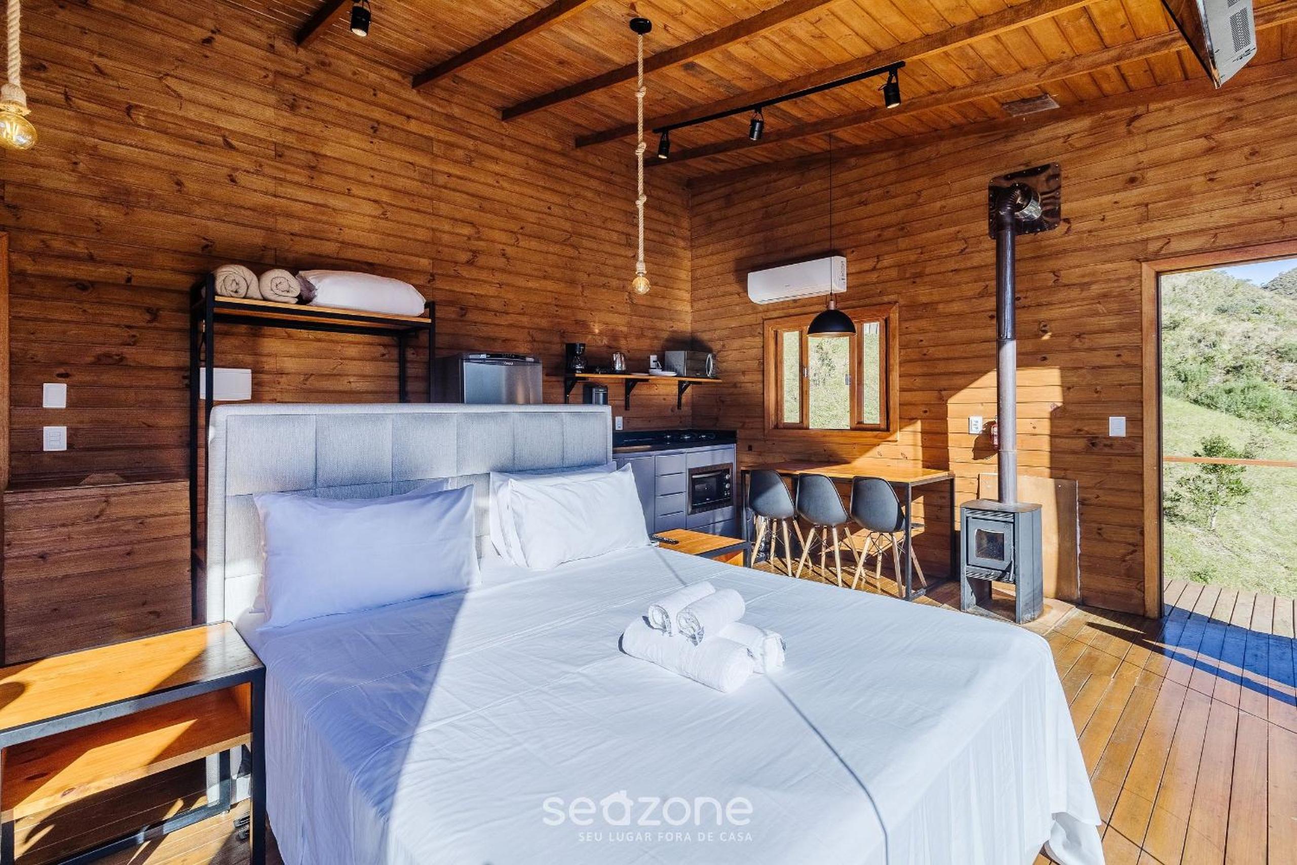 Cozy cabin with jacuzzi and fireplace – VST019