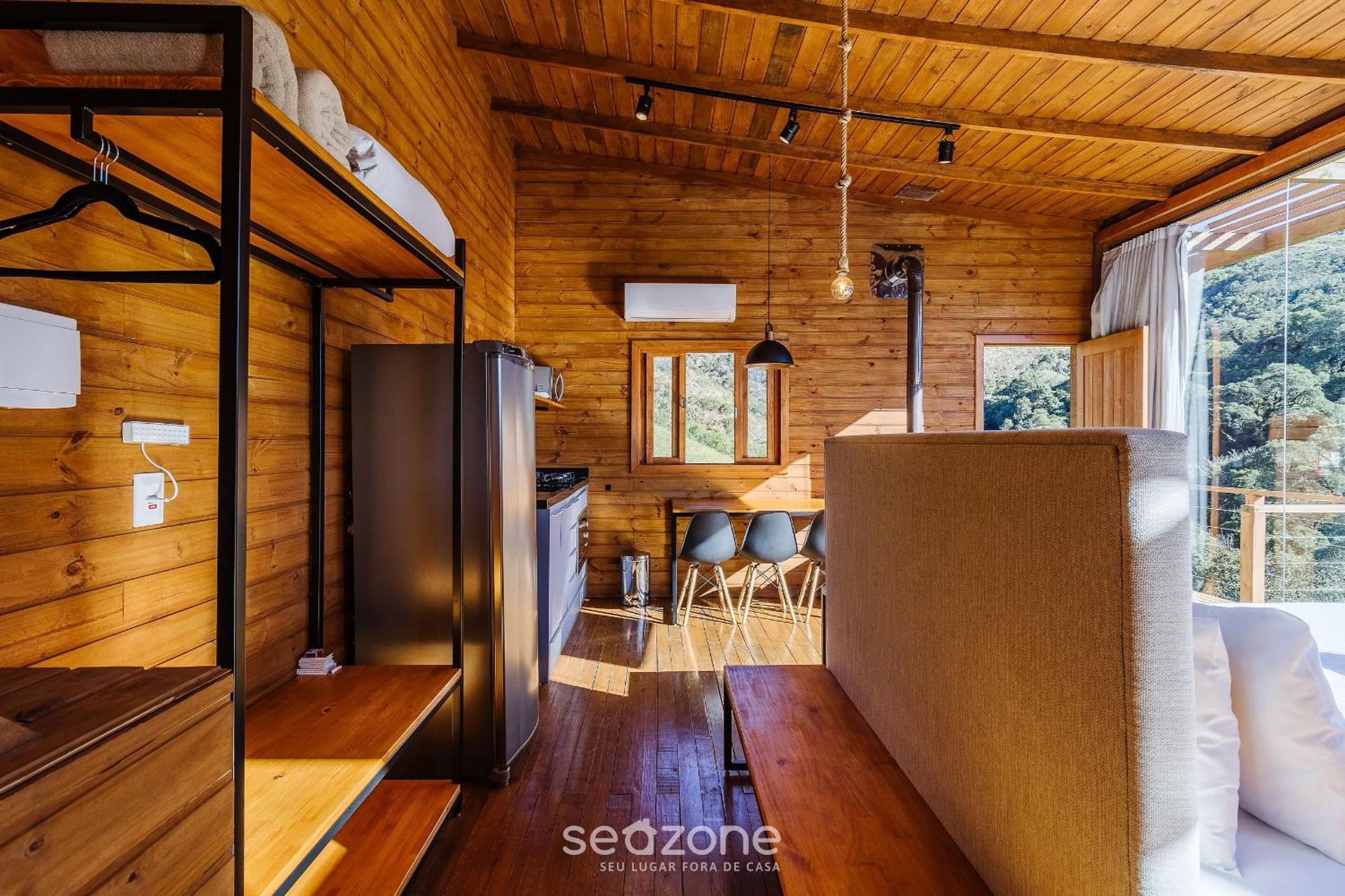 Cozy cabin with jacuzzi and fireplace – VST019