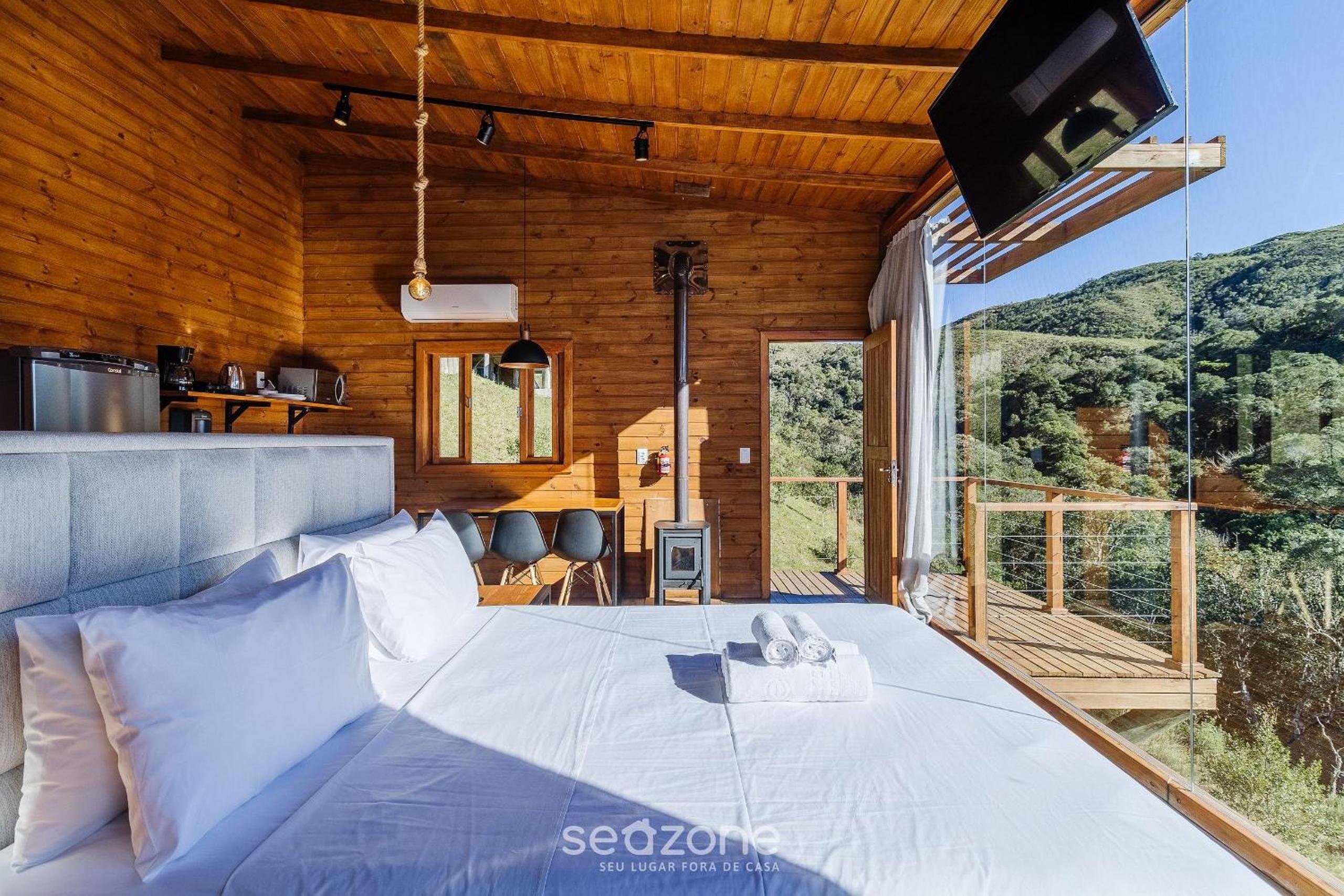 Cozy cabin with jacuzzi and fireplace – VST019