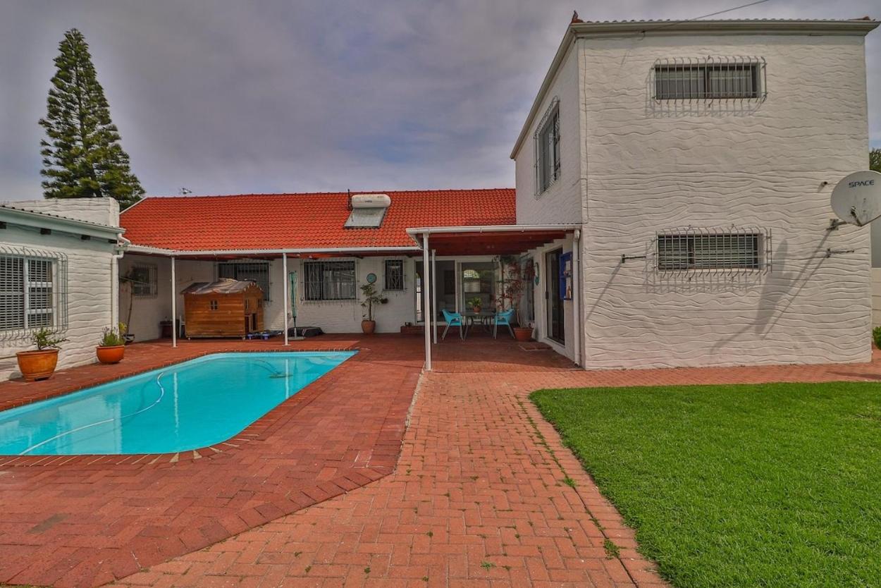 Milnerton Oak Lodge Home Away from Home!