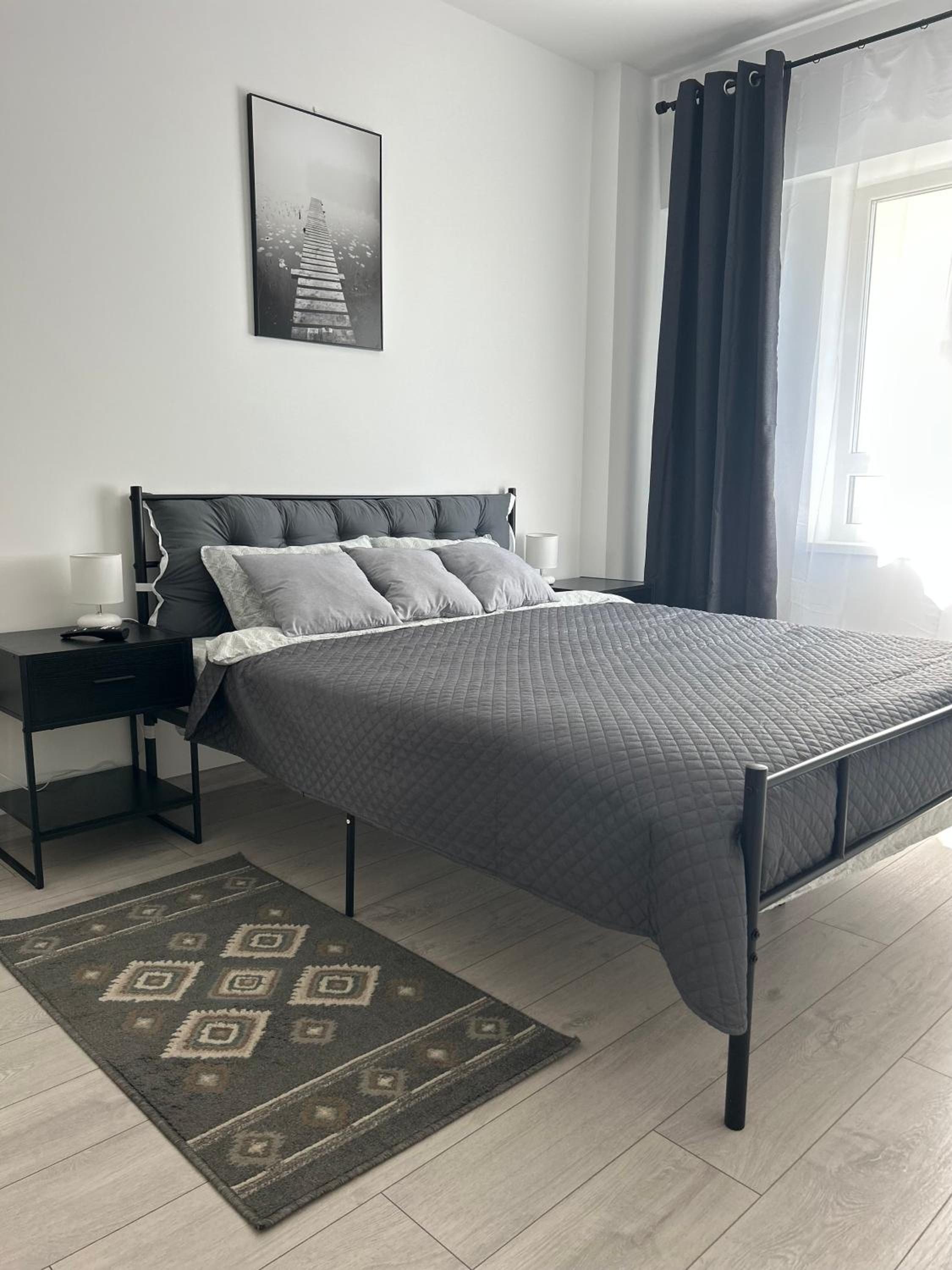 Yellow Dawn Modern Flat in Quiet Area with Garage Parking and Self Check-In