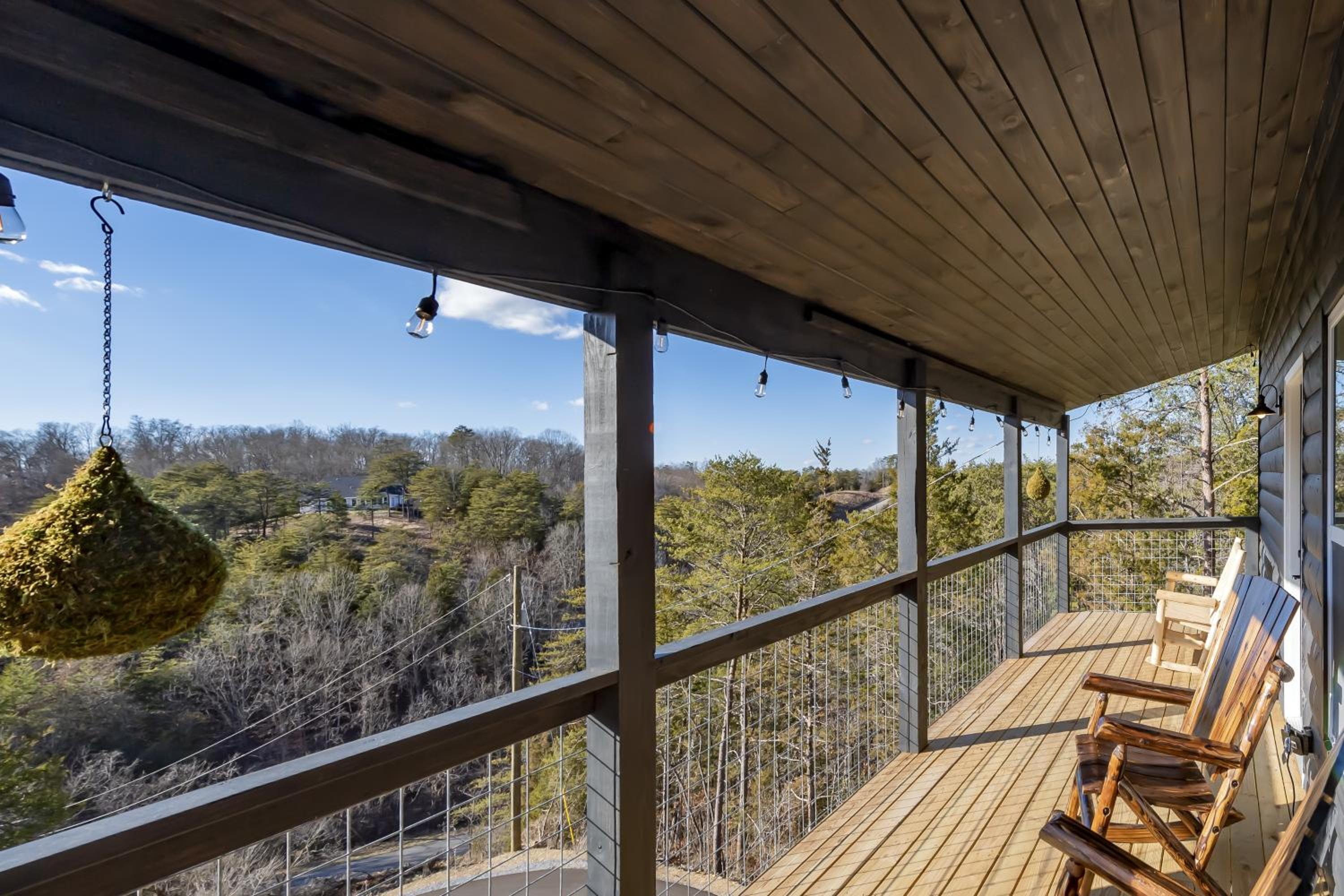 3 BR Home with Hot Tub and Mountain Views