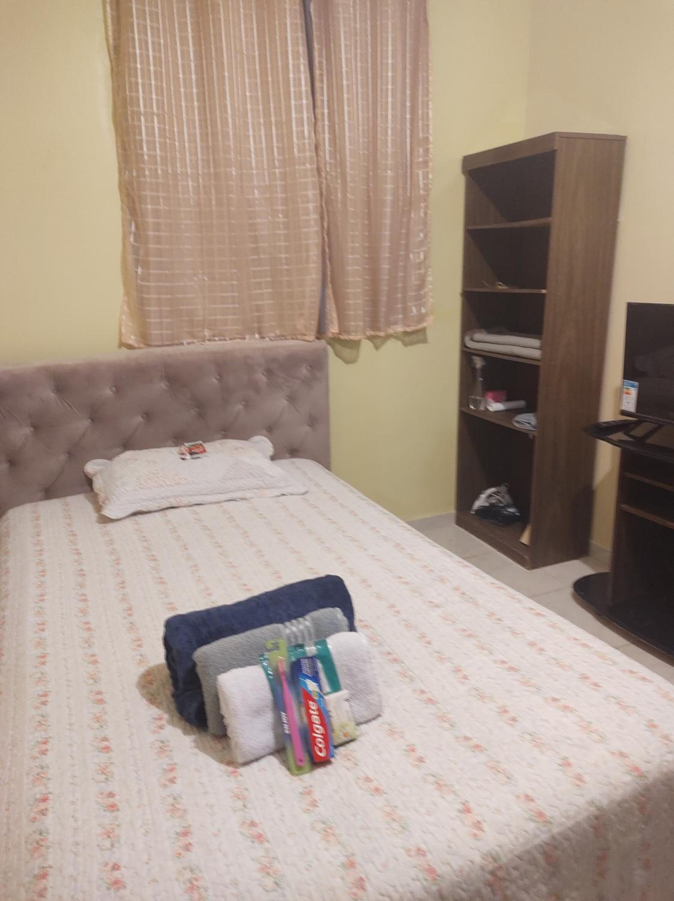 Quarto em casa de Família- Riacho