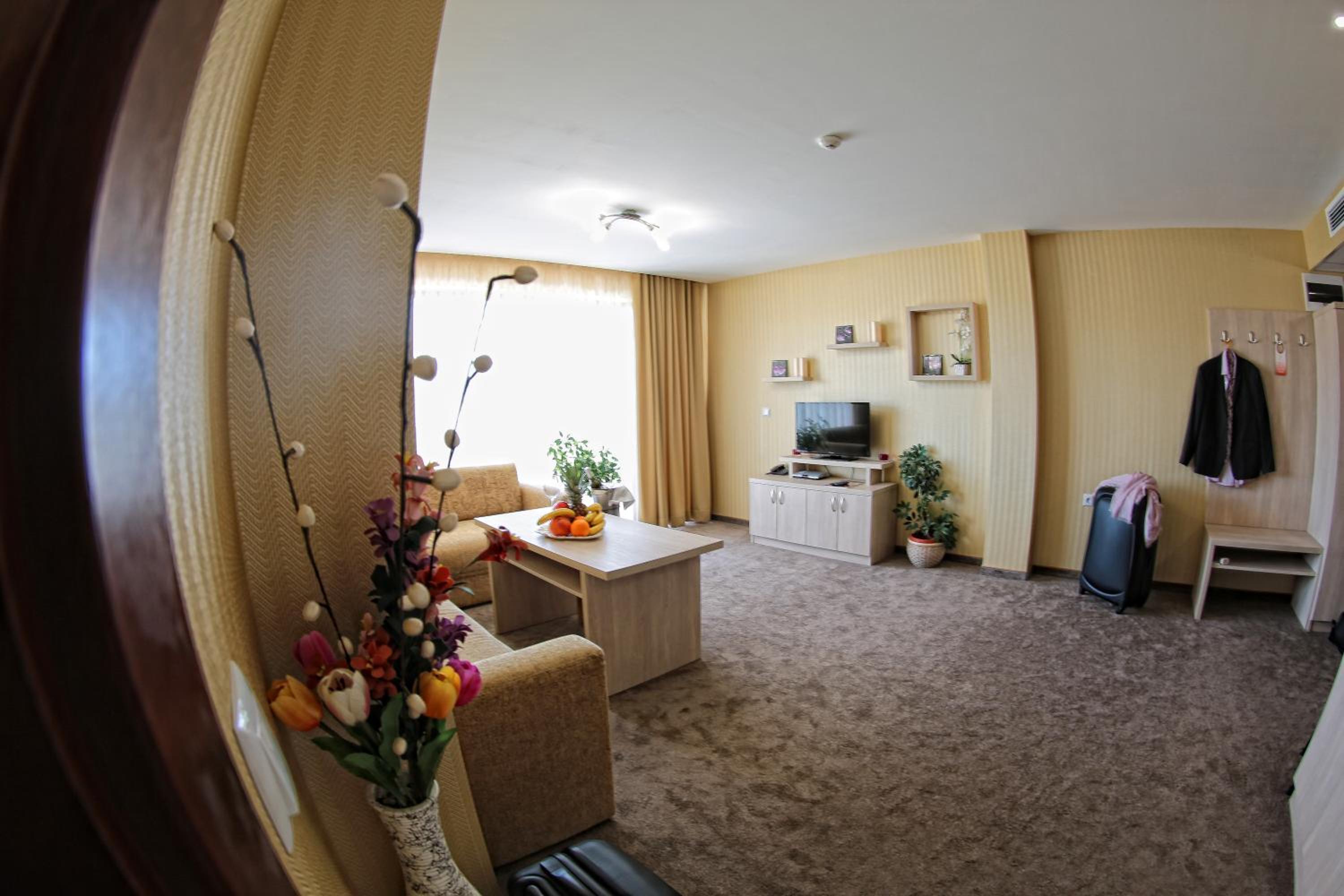 Photo 12