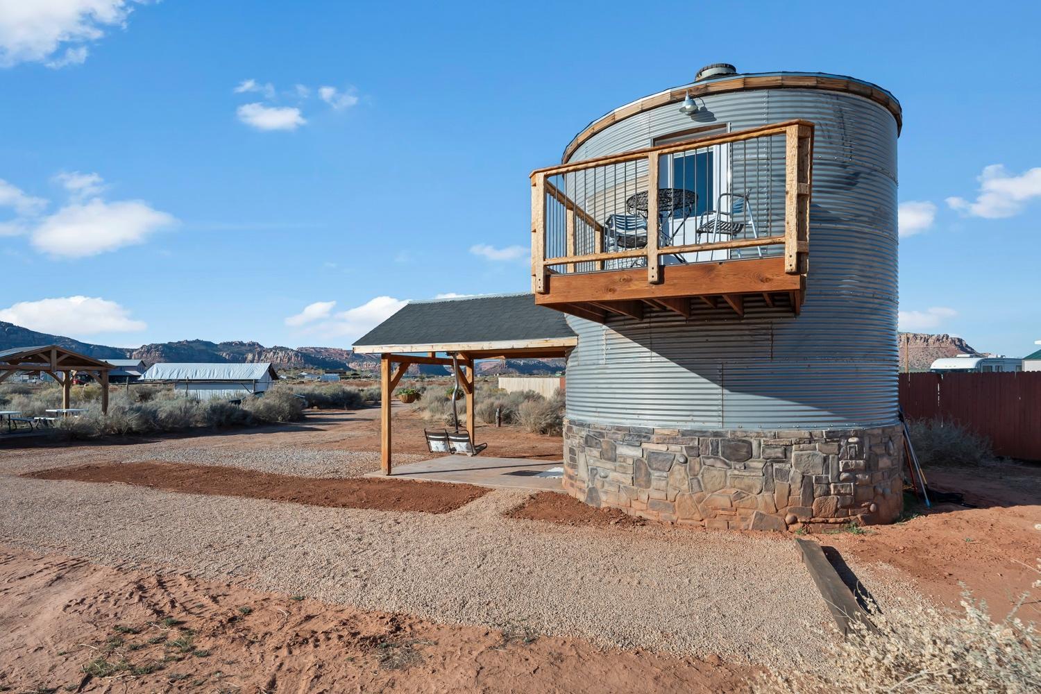 Southwest Silo Stay- 1 Bedroom Near Zion & Bryce