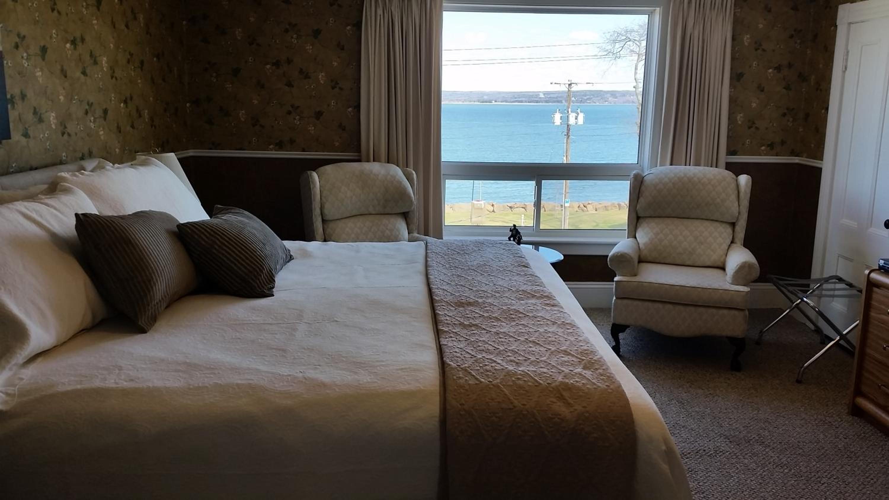 Bayside Inn