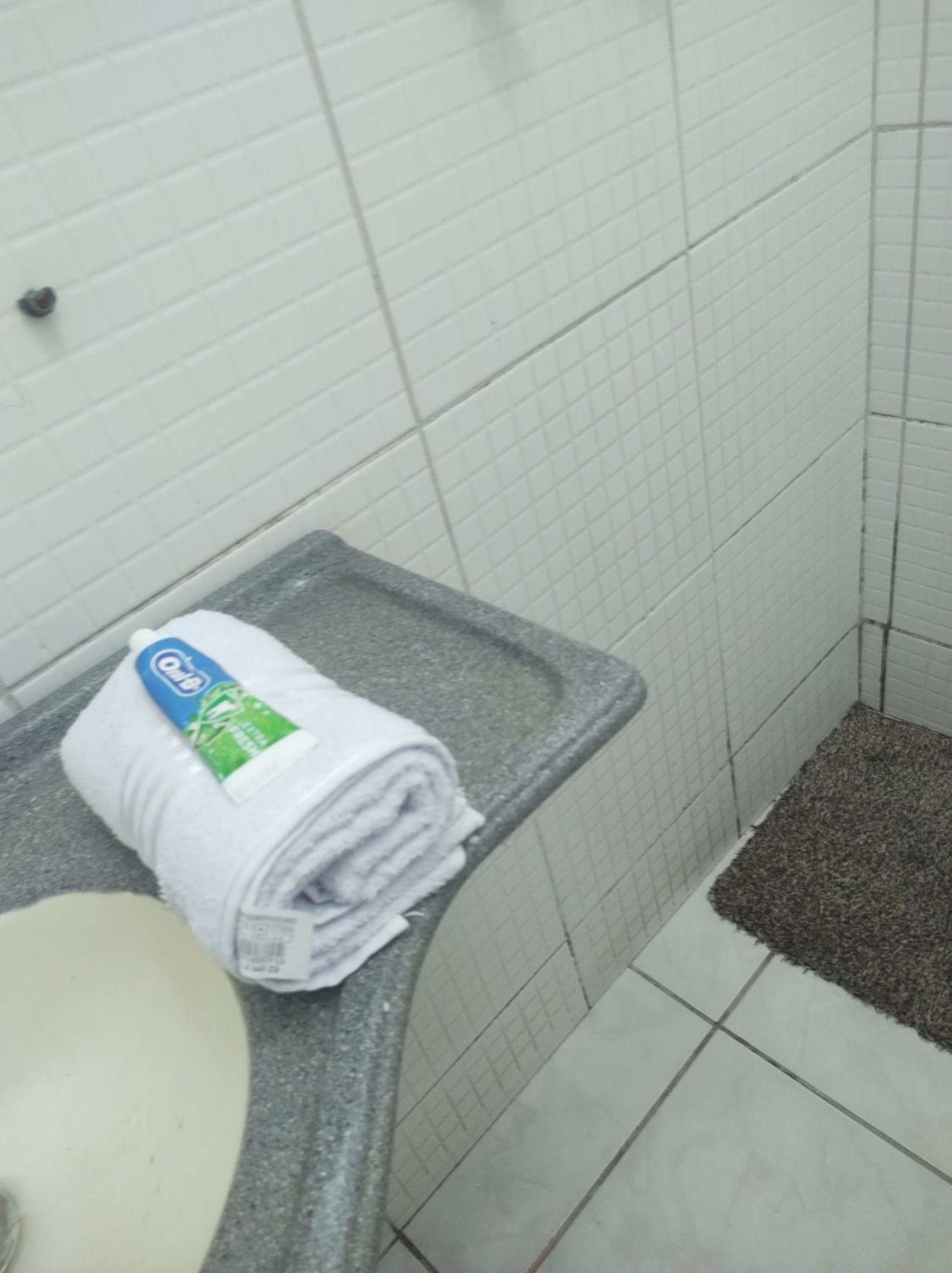 Quarto em casa de Família- Riacho