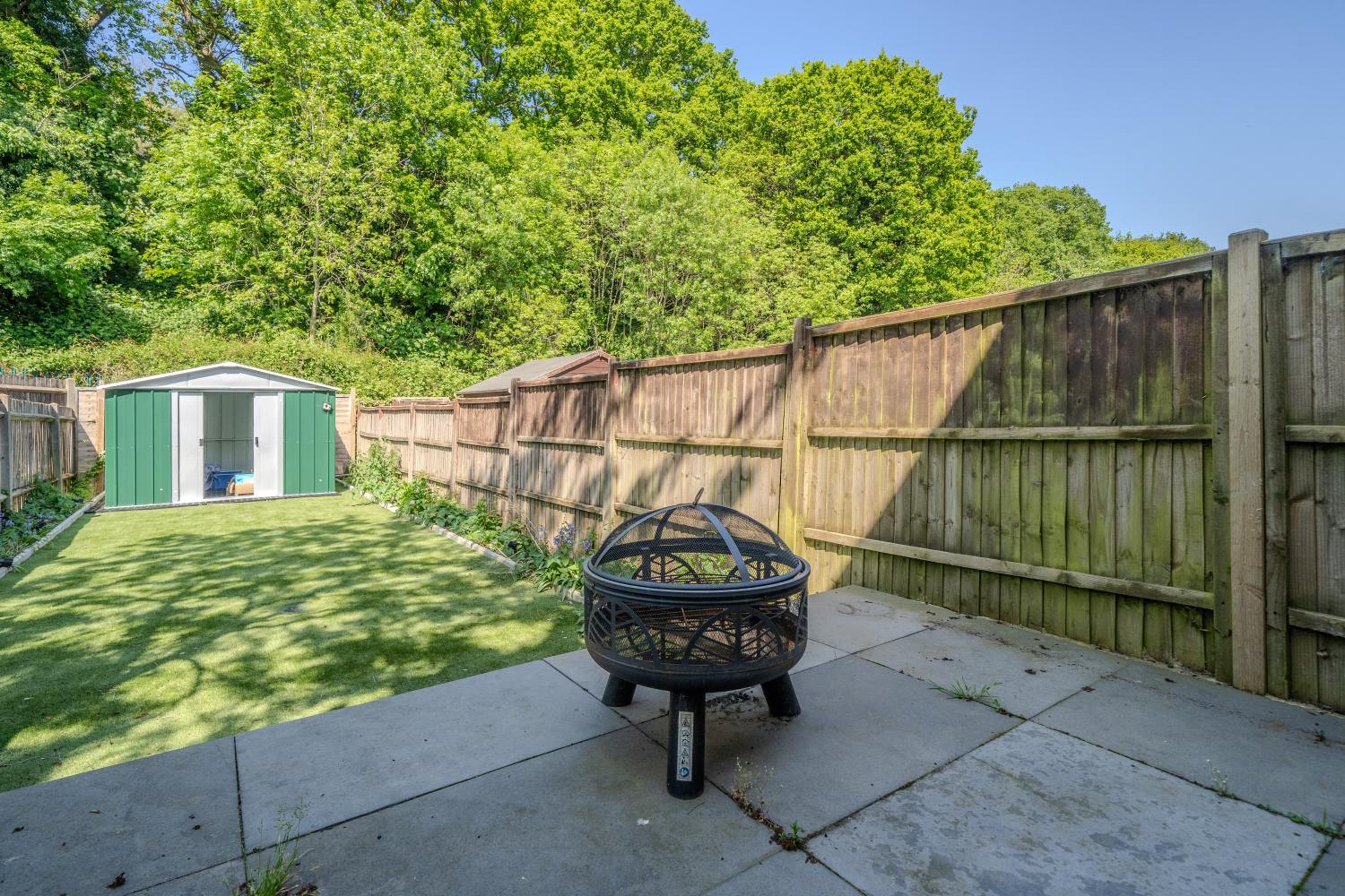 2BR Garden Home Free Parking for 7 Guests Easy Access to London & Heathrow view 3