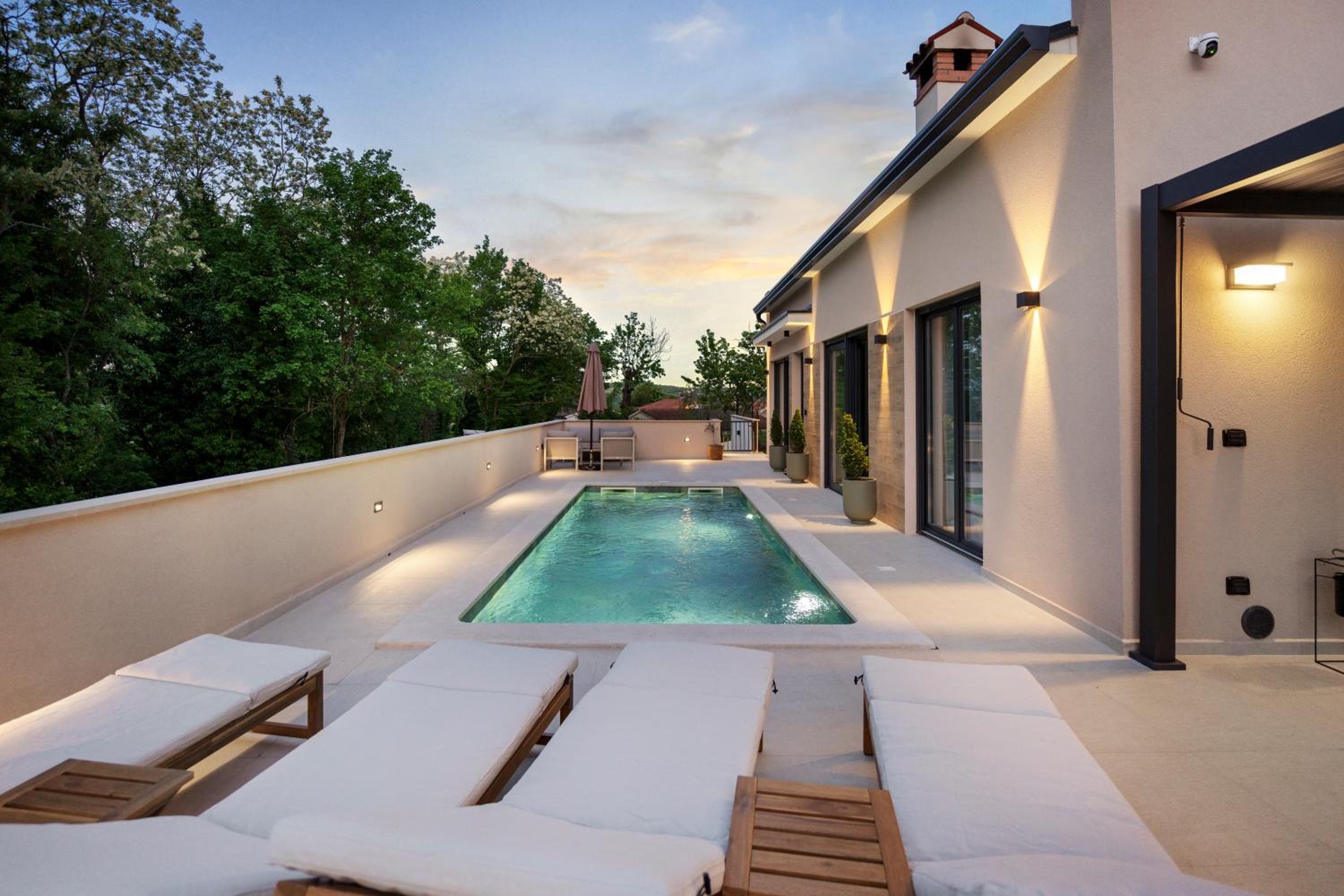 Charming Villa Harmonia with Heated pool and Indoor Jacuzzi surrounded by nature