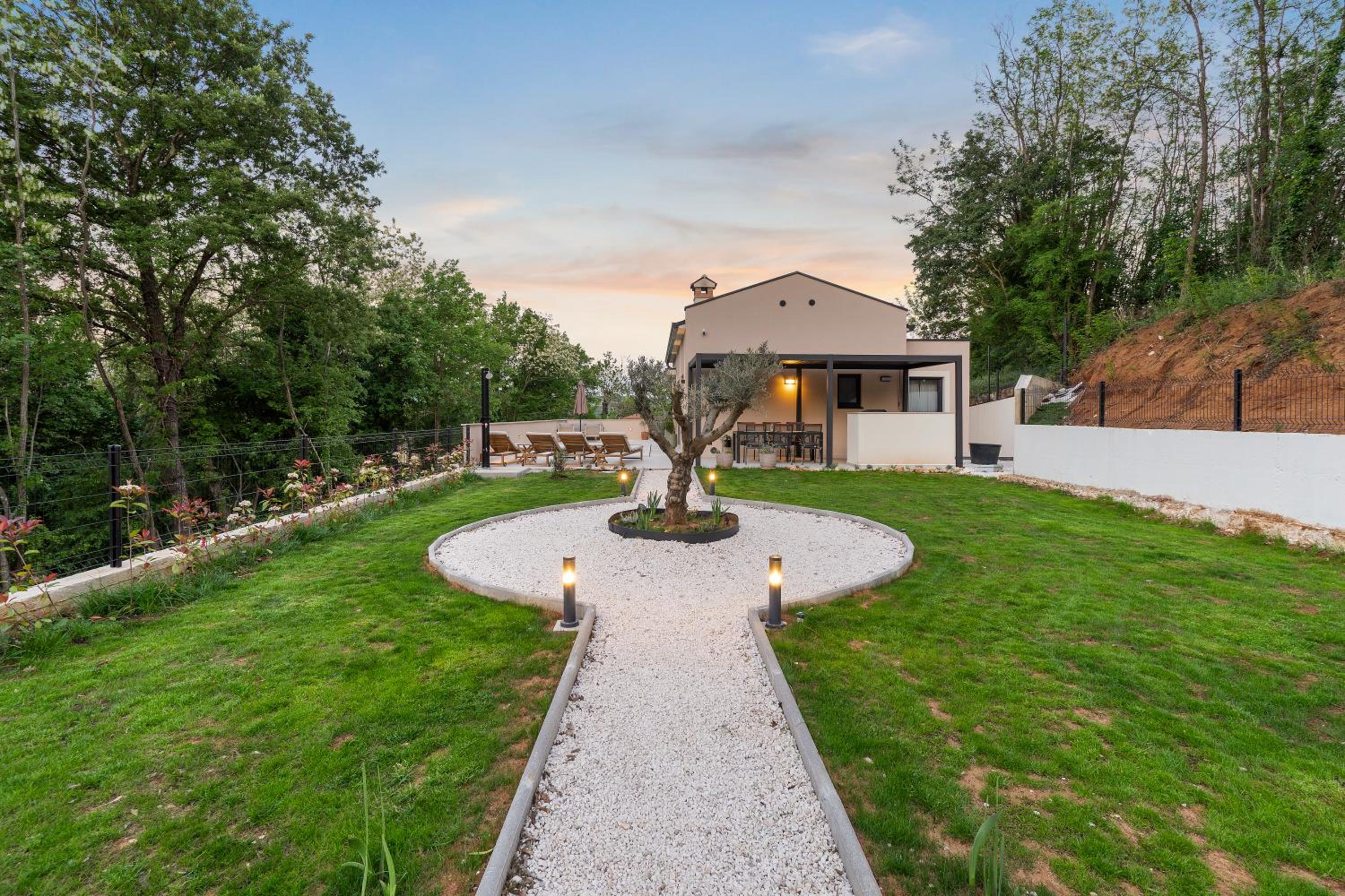 Charming Villa Harmonia with Heated pool and Indoor Jacuzzi surrounded by nature