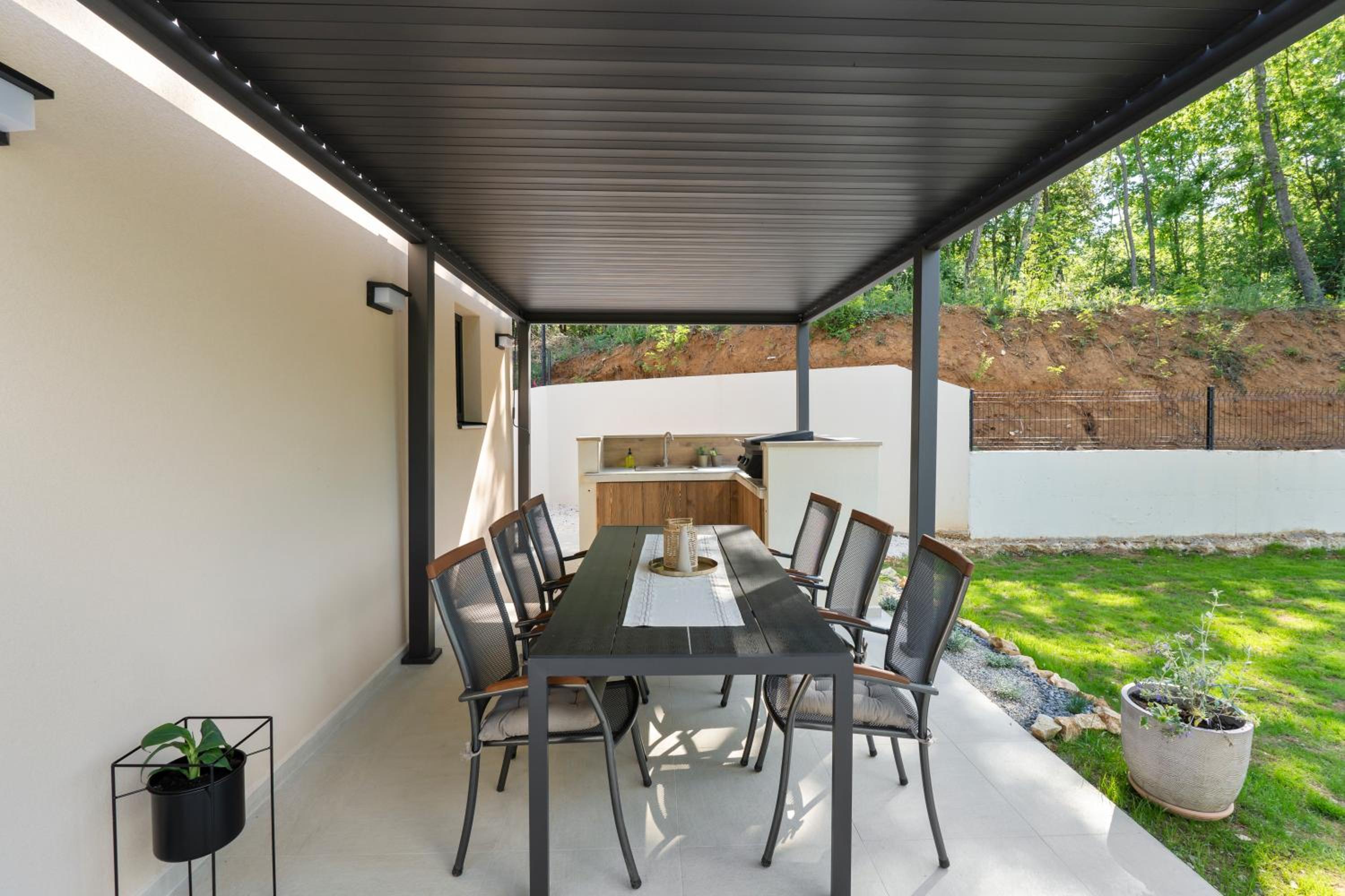 Charming Villa Harmonia with Heated pool and Indoor Jacuzzi surrounded by nature
