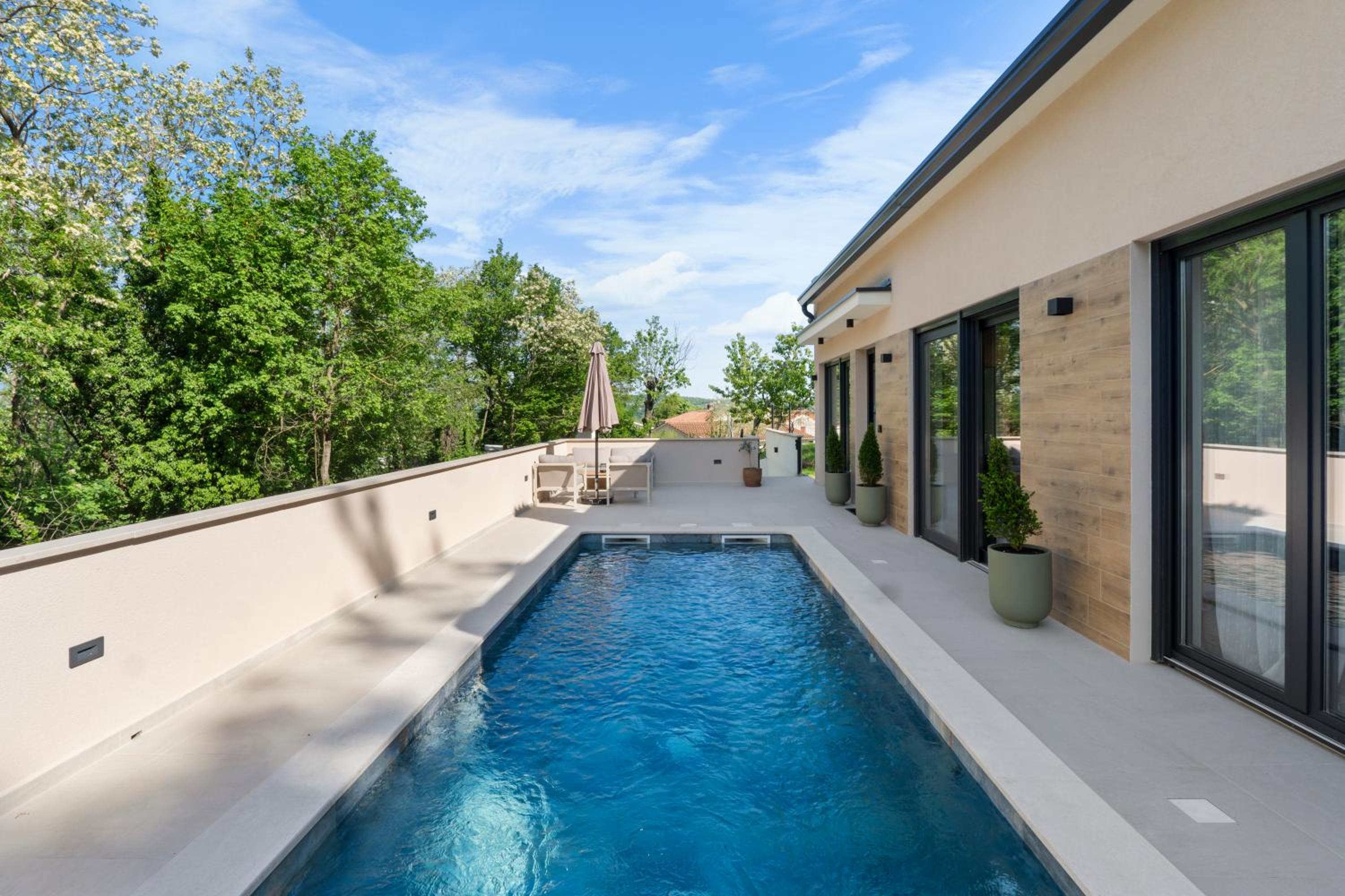 Charming Villa Harmonia with Heated pool and Indoor Jacuzzi surrounded by nature