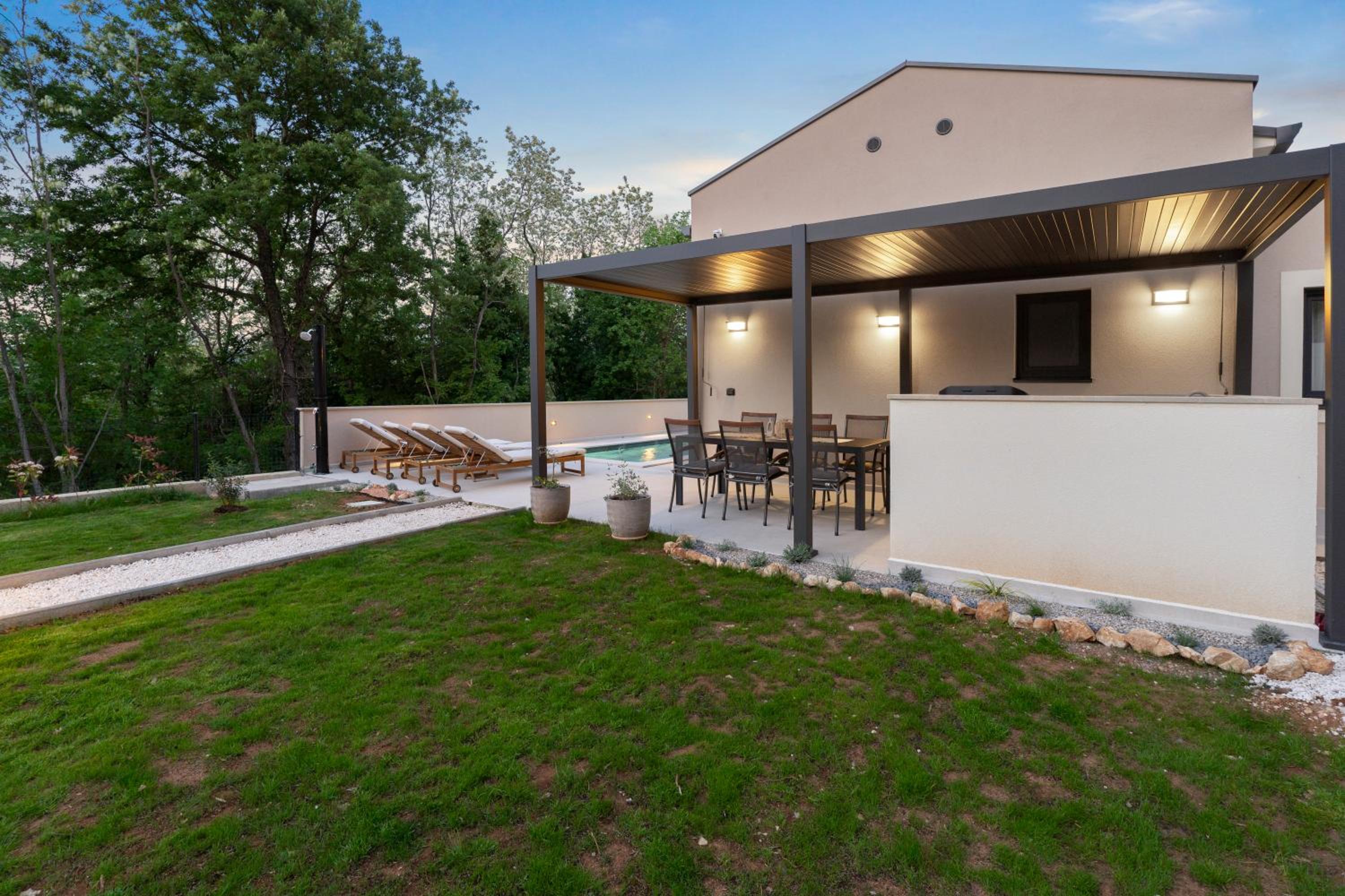 Charming Villa Harmonia with Heated pool and Indoor Jacuzzi surrounded by nature