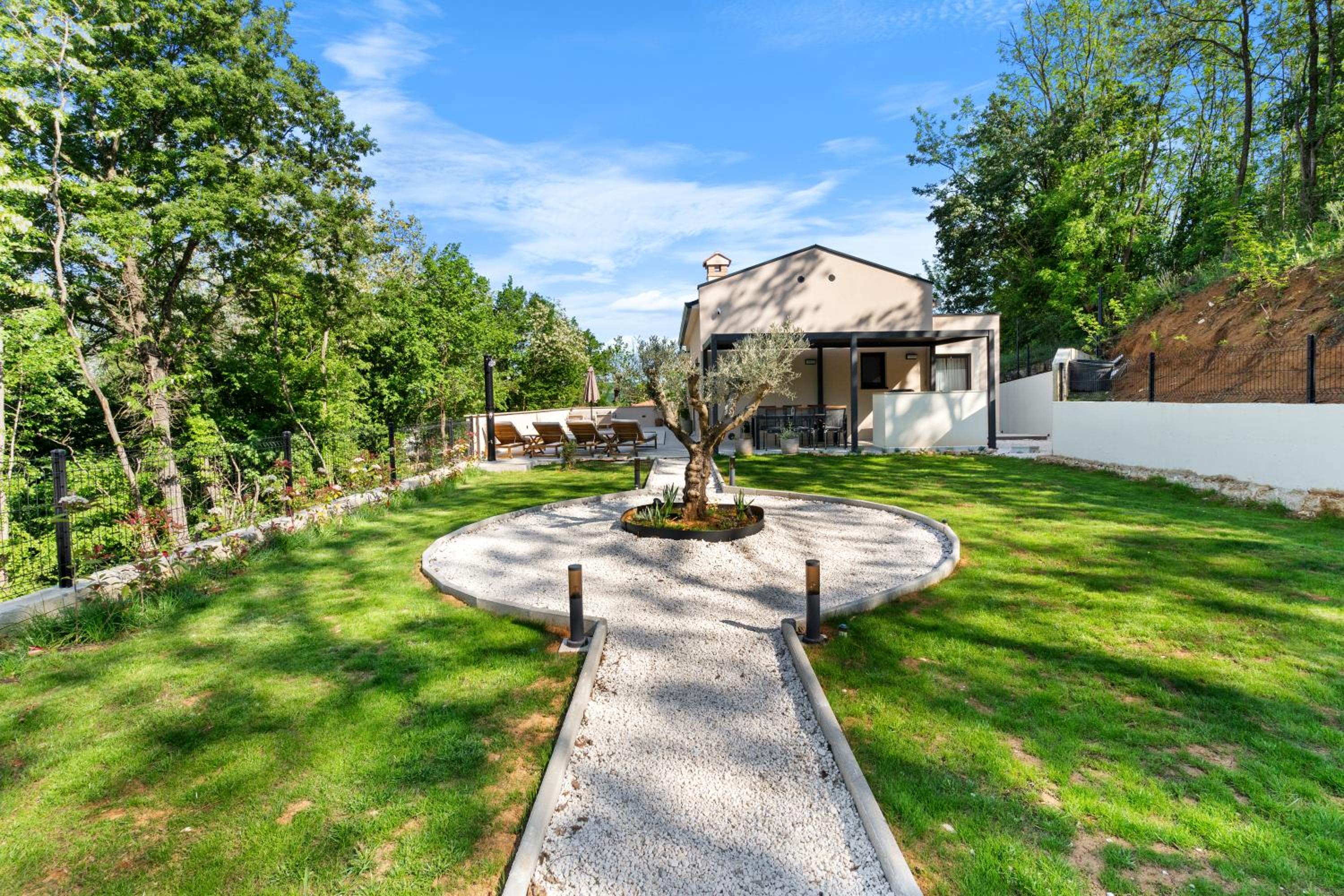 Charming Villa Harmonia with Heated pool and Indoor Jacuzzi surrounded by nature