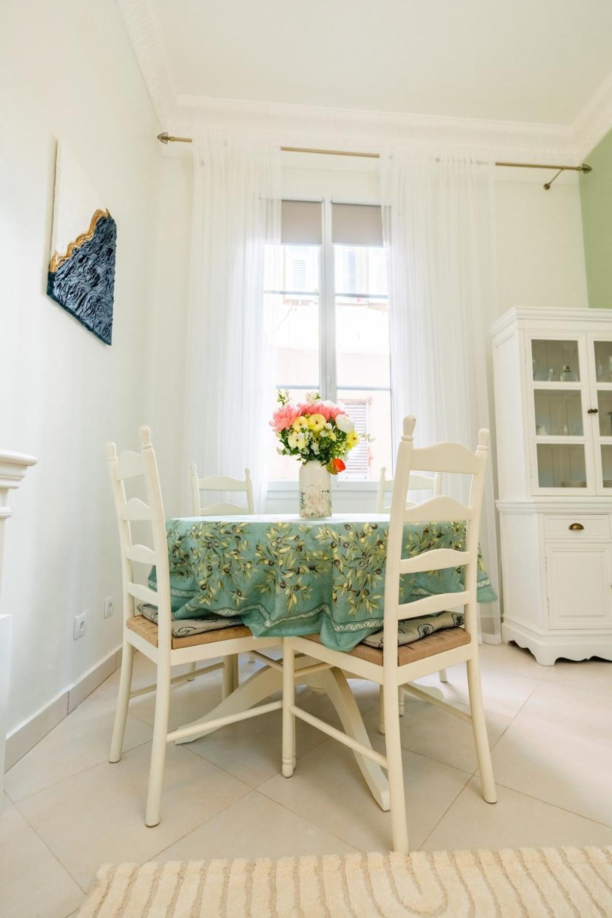 Cozy Apartment in Old Town Nice