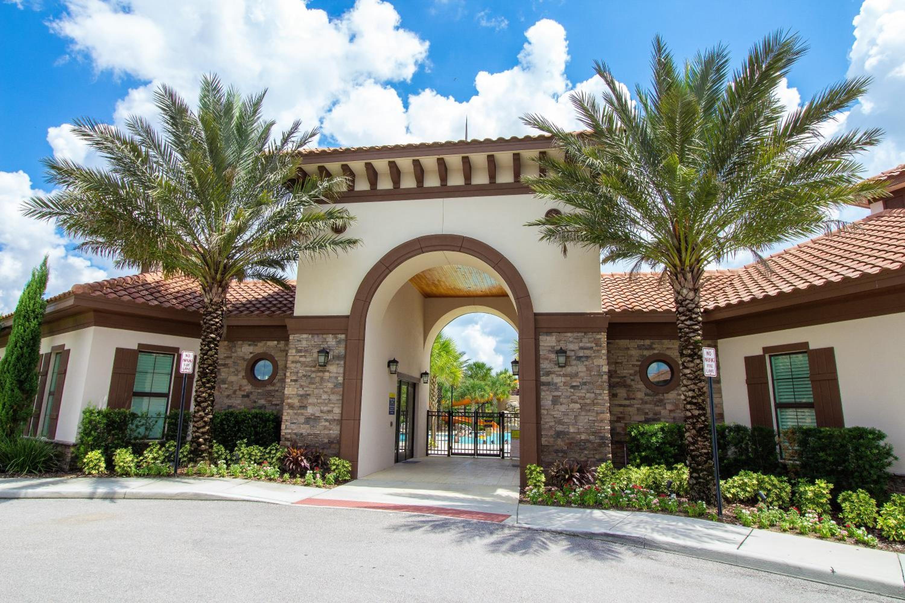 Ideal for Families Solterra Vacation Home with Sunny Pool Deck with Pool and Spa and Games Room Nr Disney