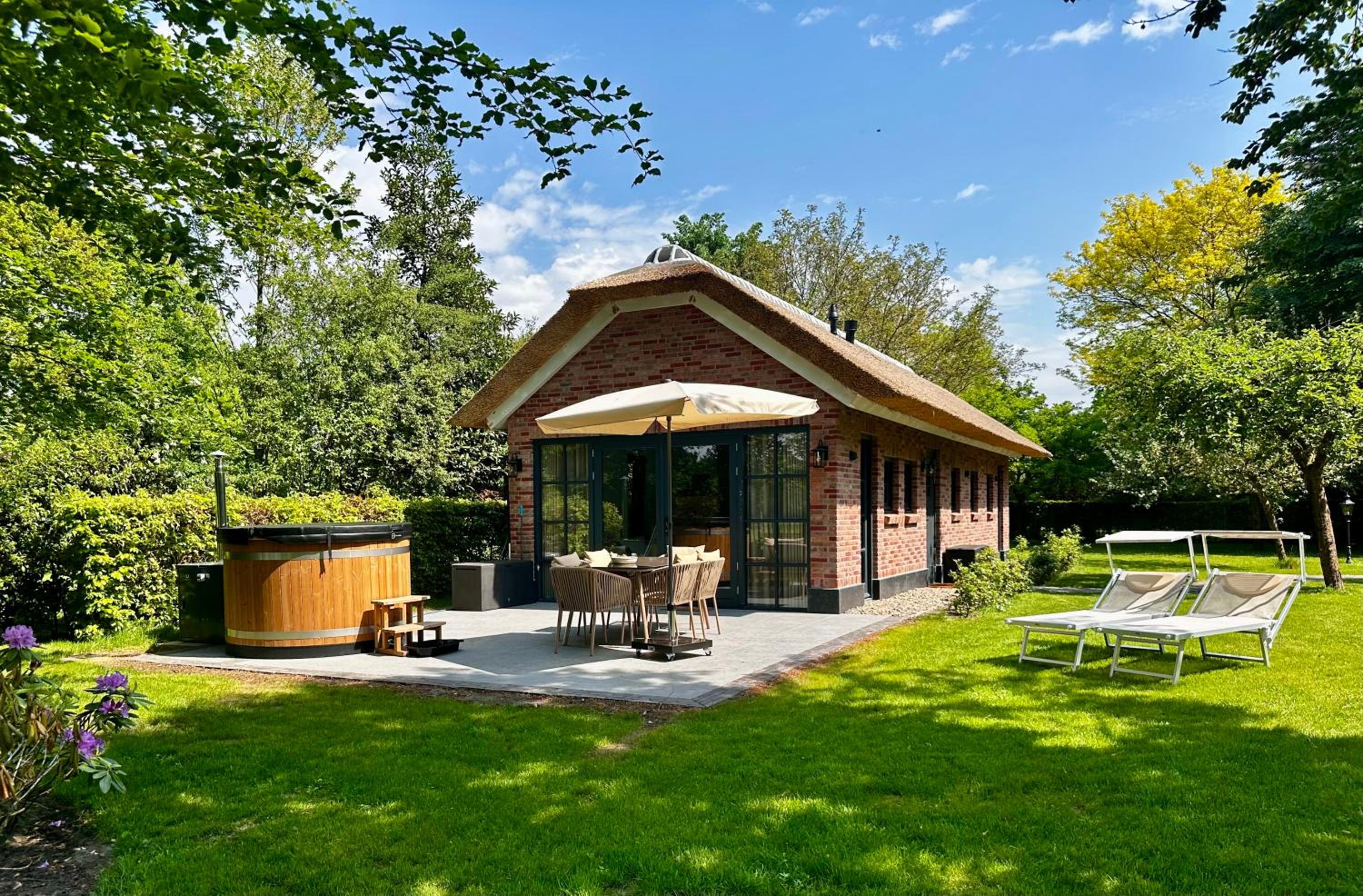 Landhuisje ter Heide - charming cottage with hottub