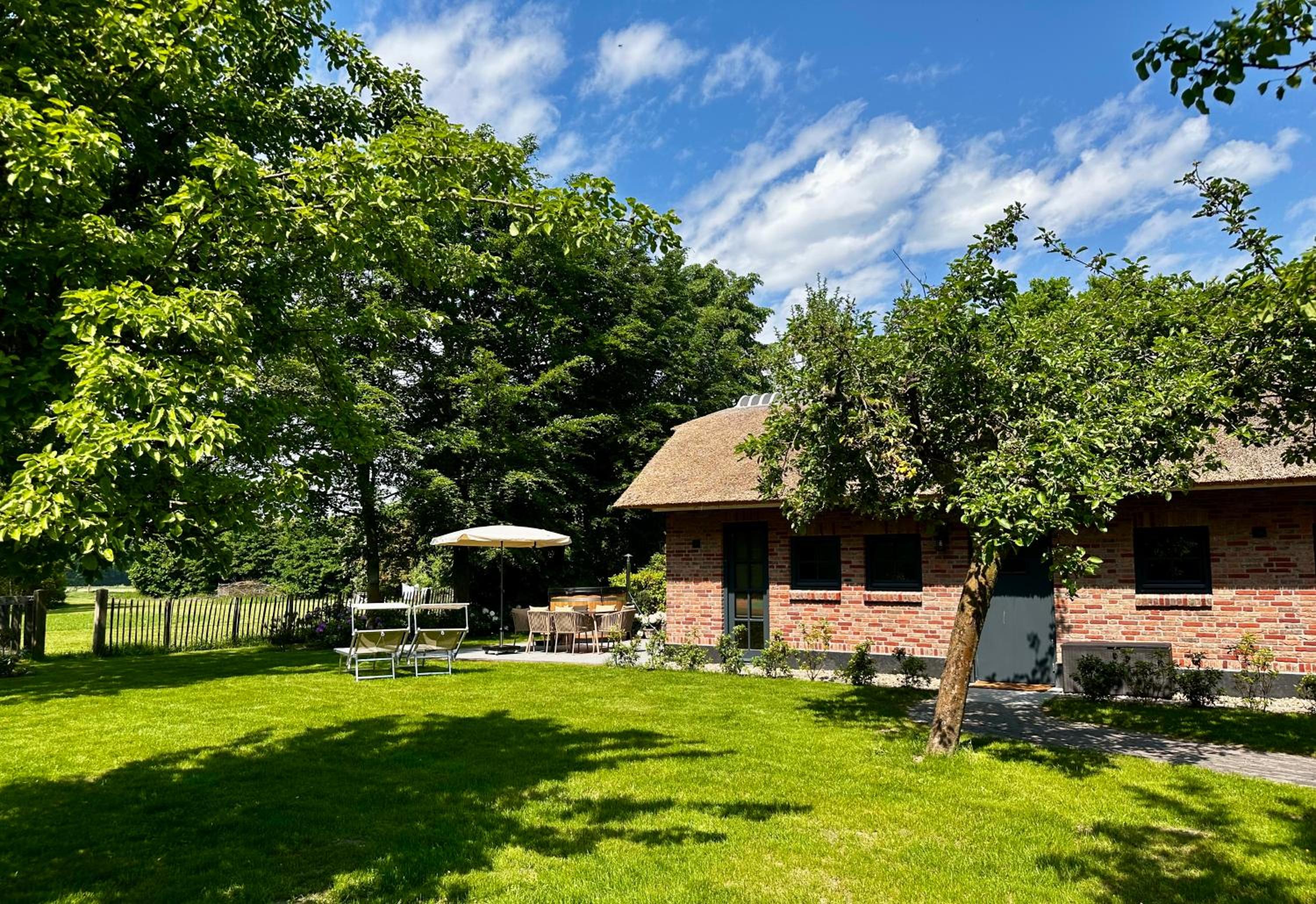 Landhuisje ter Heide - charming cottage with hottub