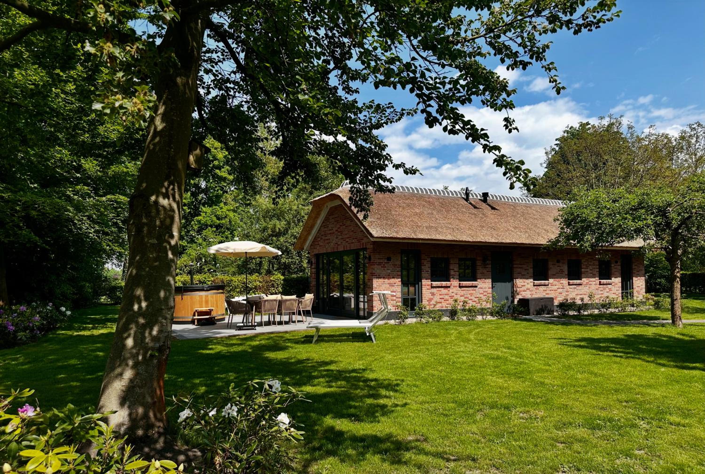 Landhuisje ter Heide - charming cottage with hottub