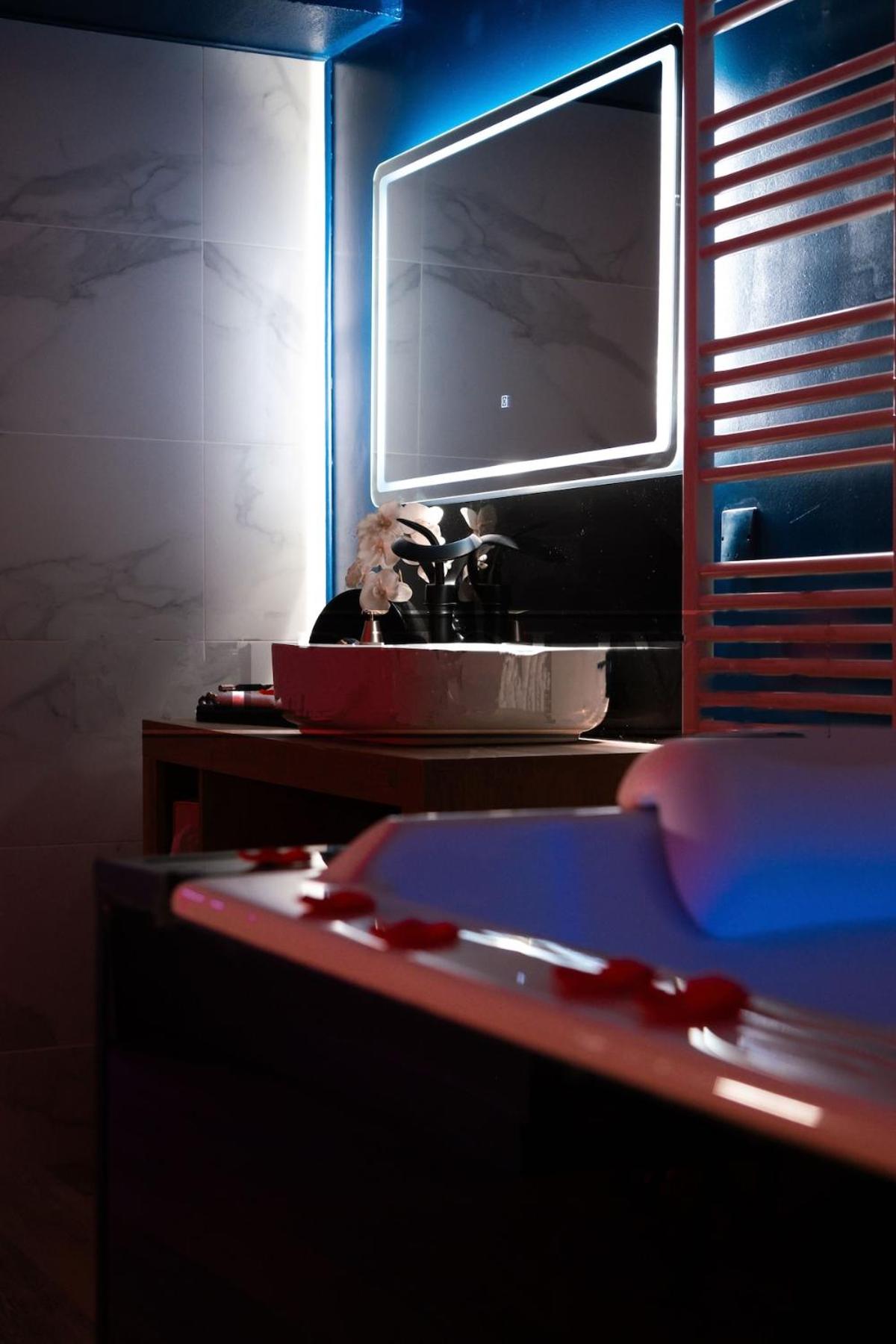 Suite craz'in Love Room, jacuzzi, cinéma, Camargue