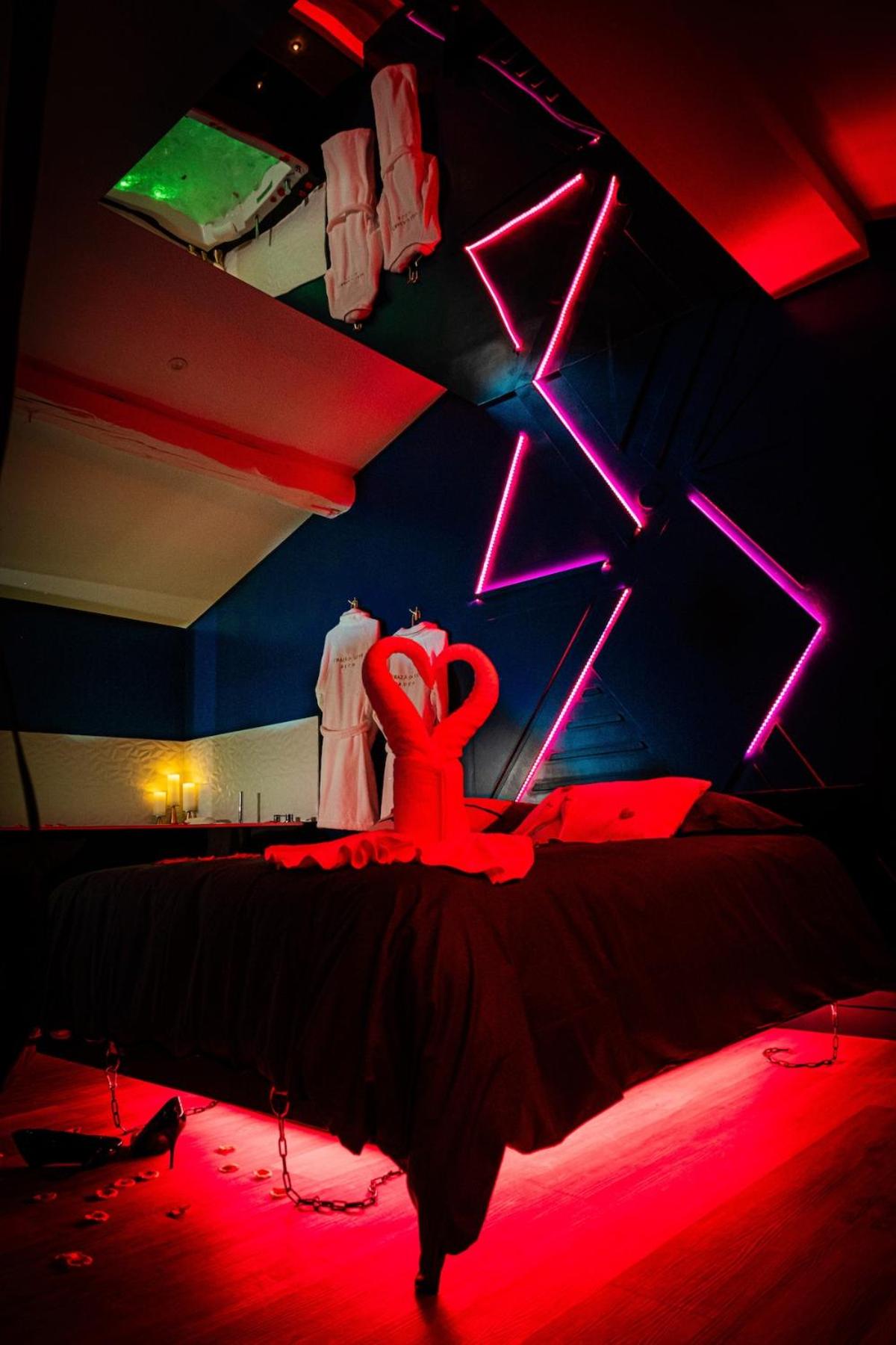 Suite craz'in Love Room, jacuzzi, cinéma, Camargue