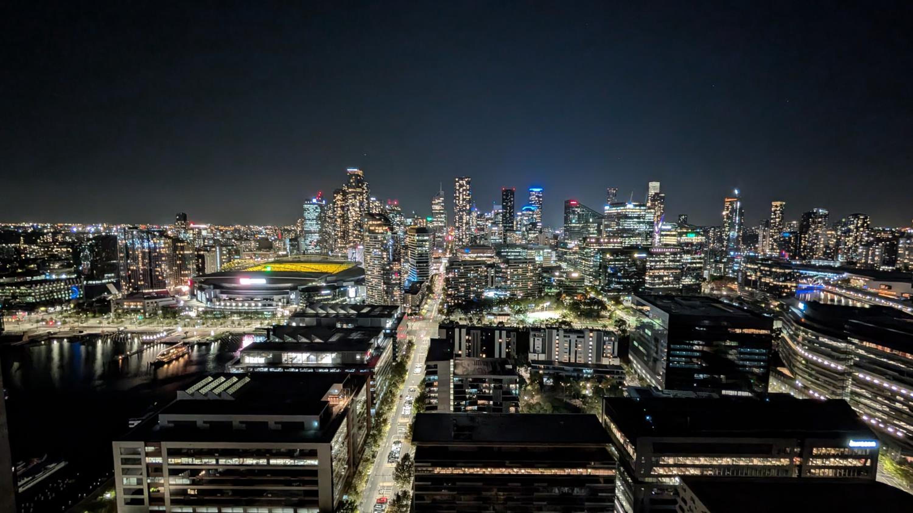 Docklands Skyline Apartments by Luma Signature