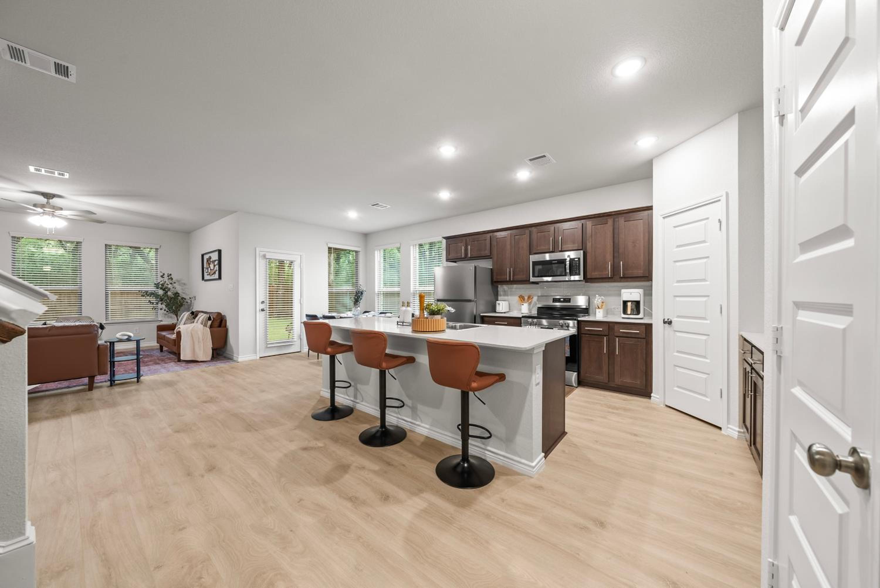 Luxurious 4 Bed Duplex Getaway!
