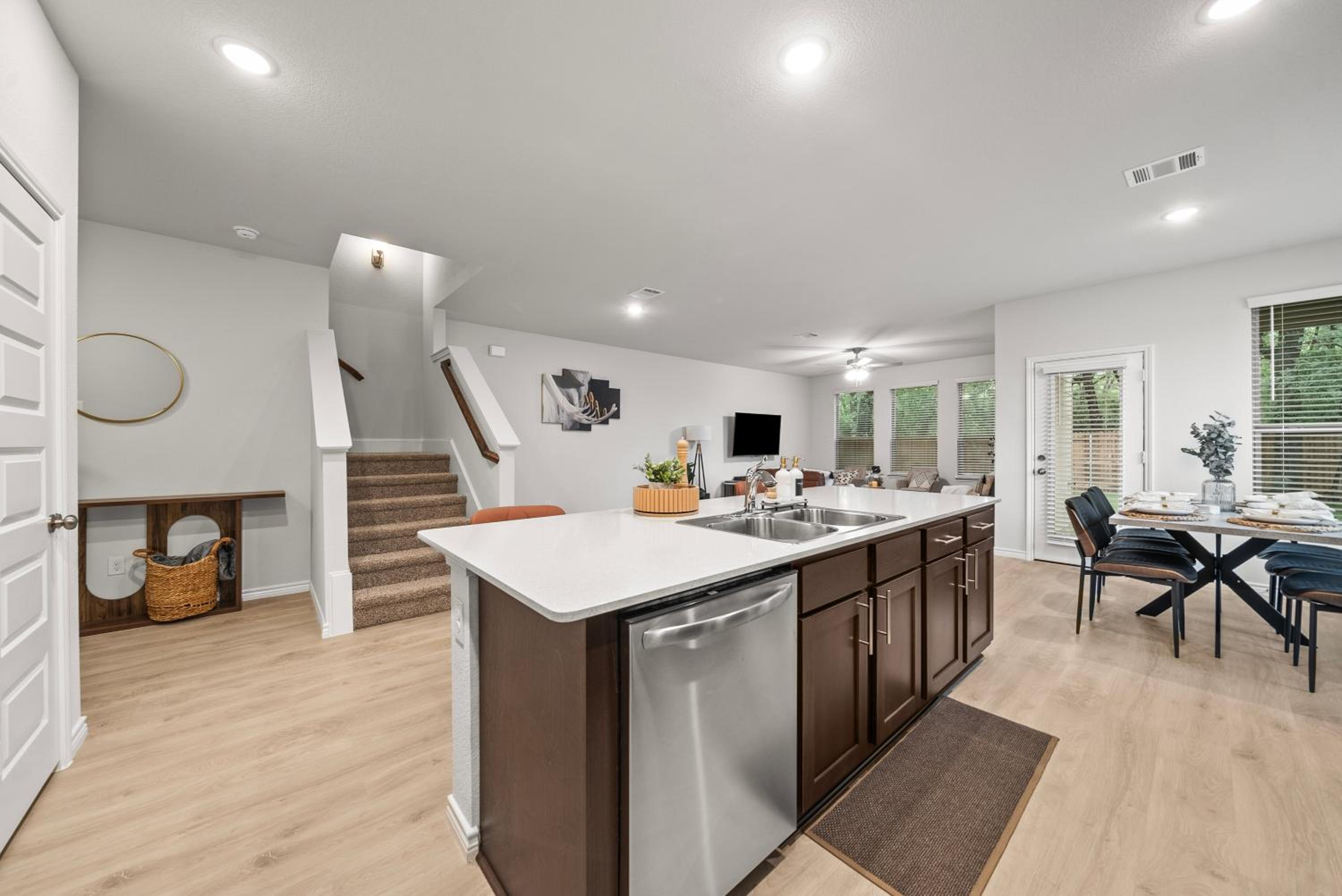 Luxurious 4 Bed Duplex Getaway!