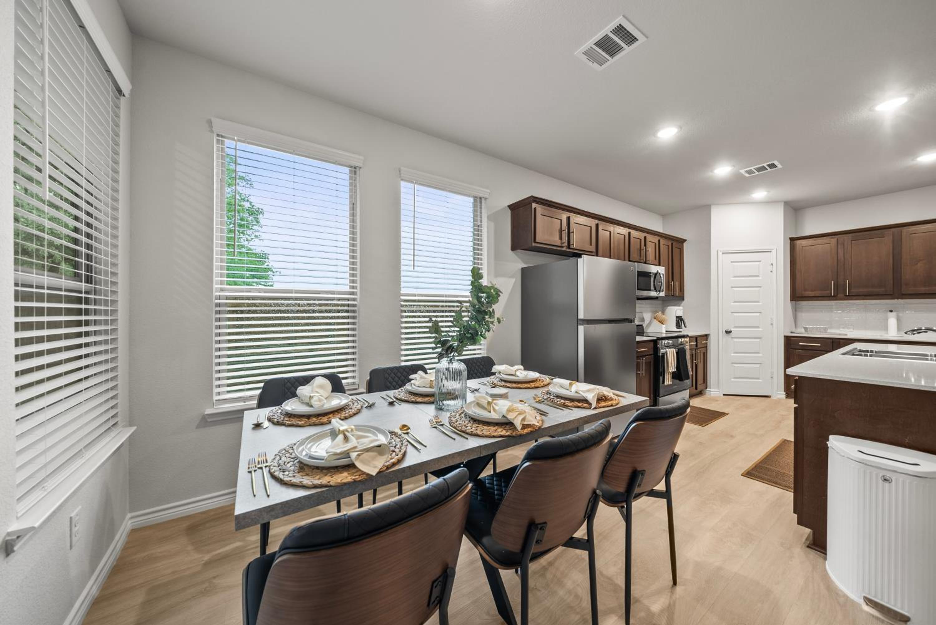 Luxurious 4 Bed Duplex Getaway!