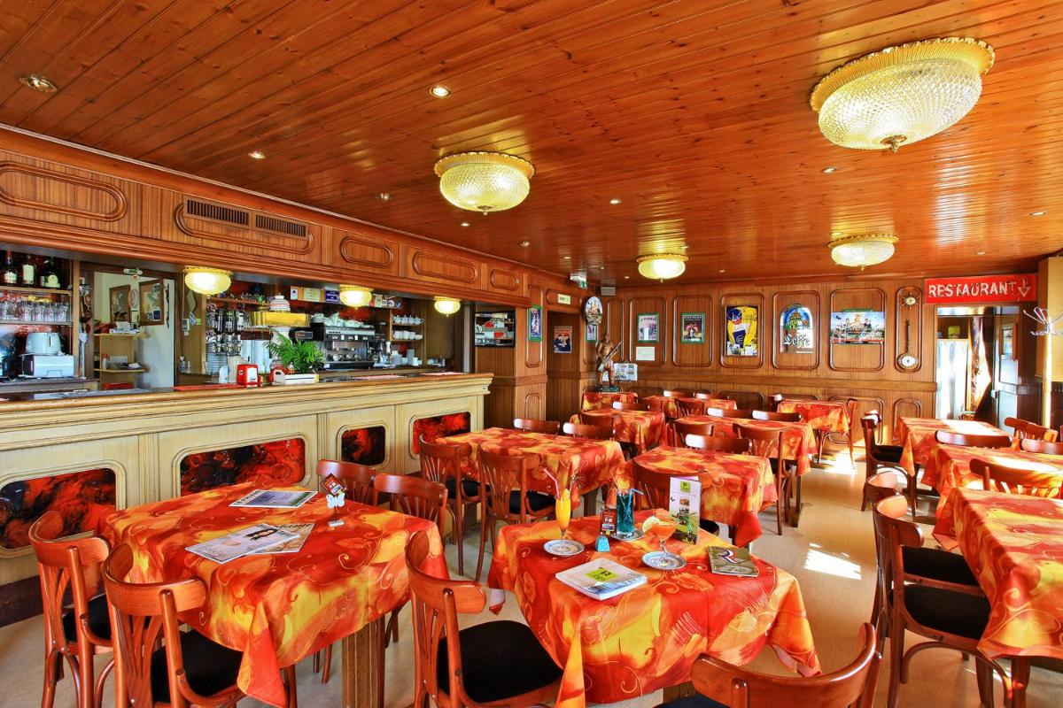 restaurant