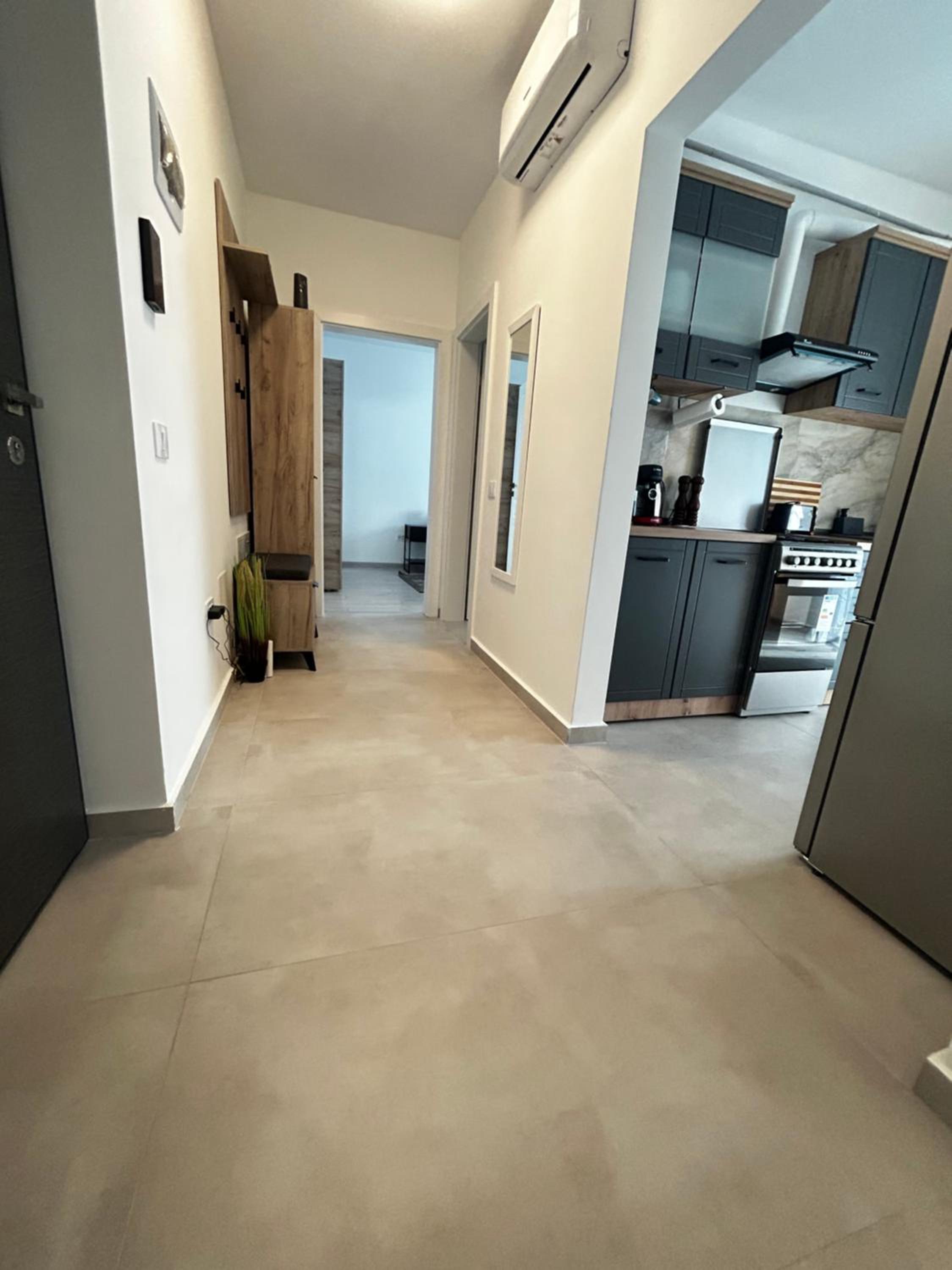 Yellow Dawn Modern Flat in Quiet Area with Garage Parking and Self Check-In