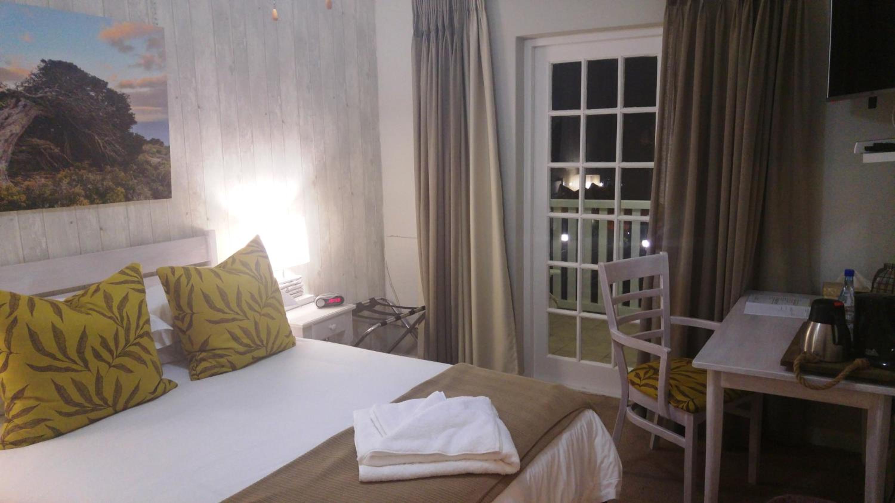Lodge on Main Guest House and Conference Centre