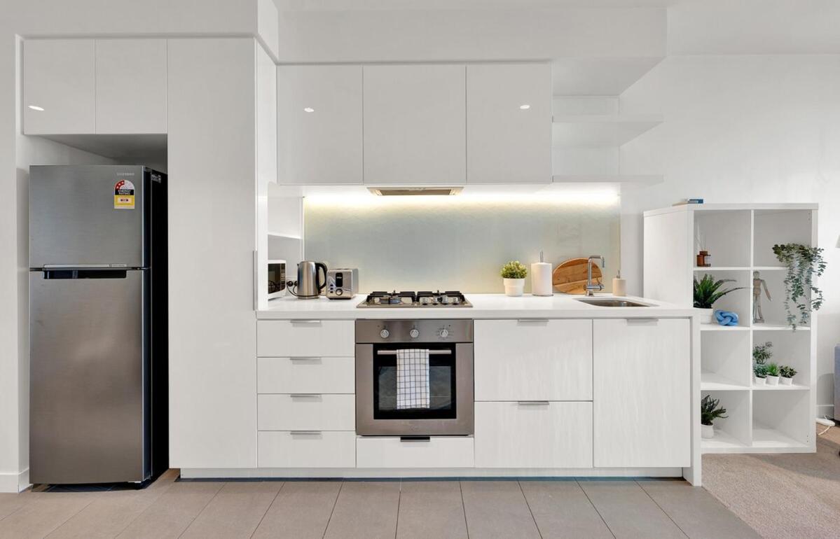 Lvl 42 2B1B Apartment with City Views - Central CBD Location