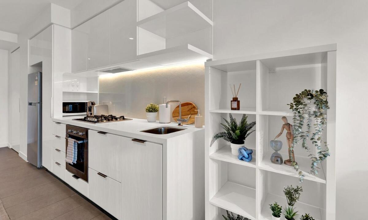 Lvl 42 2B1B Apartment with City Views - Central CBD Location