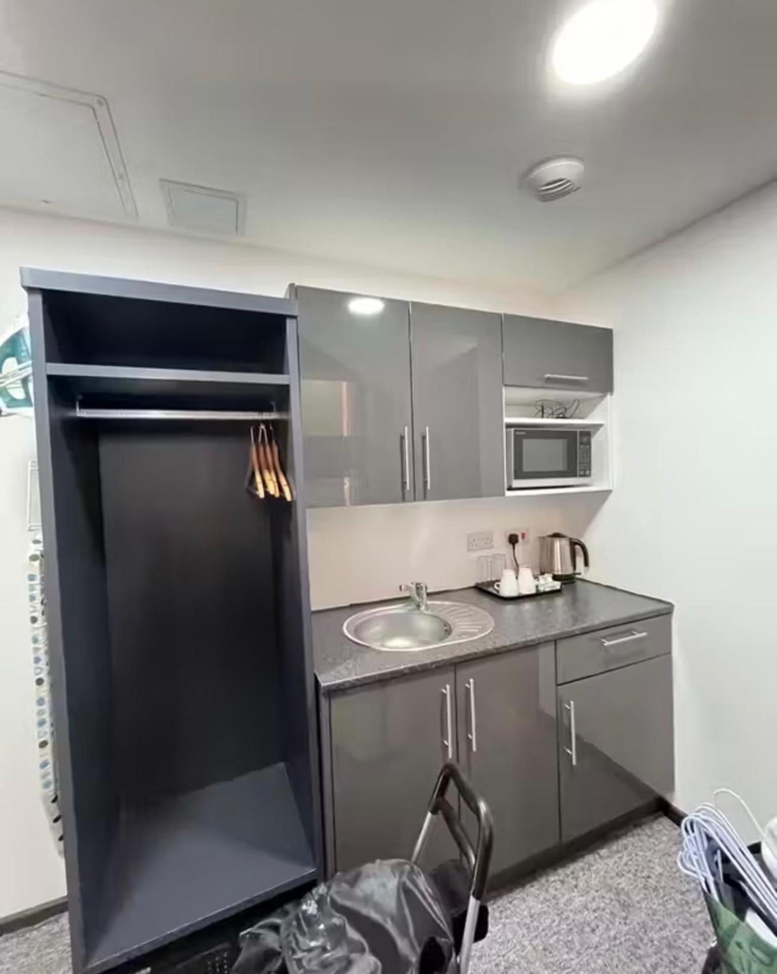 Studio - Sleeps 2 - Parking - Wifi