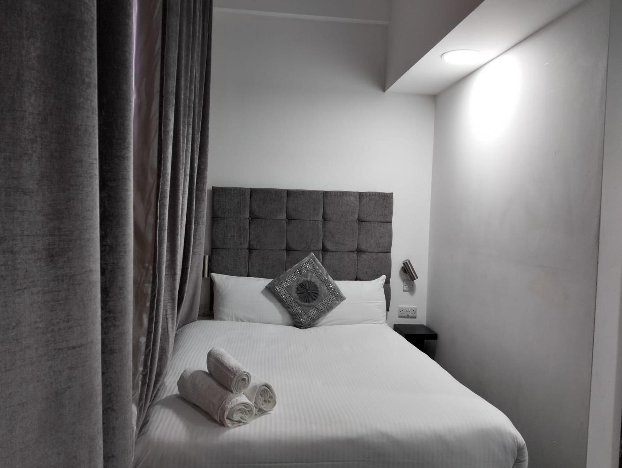 Studio - Sleeps 2 - Parking - Wifi
